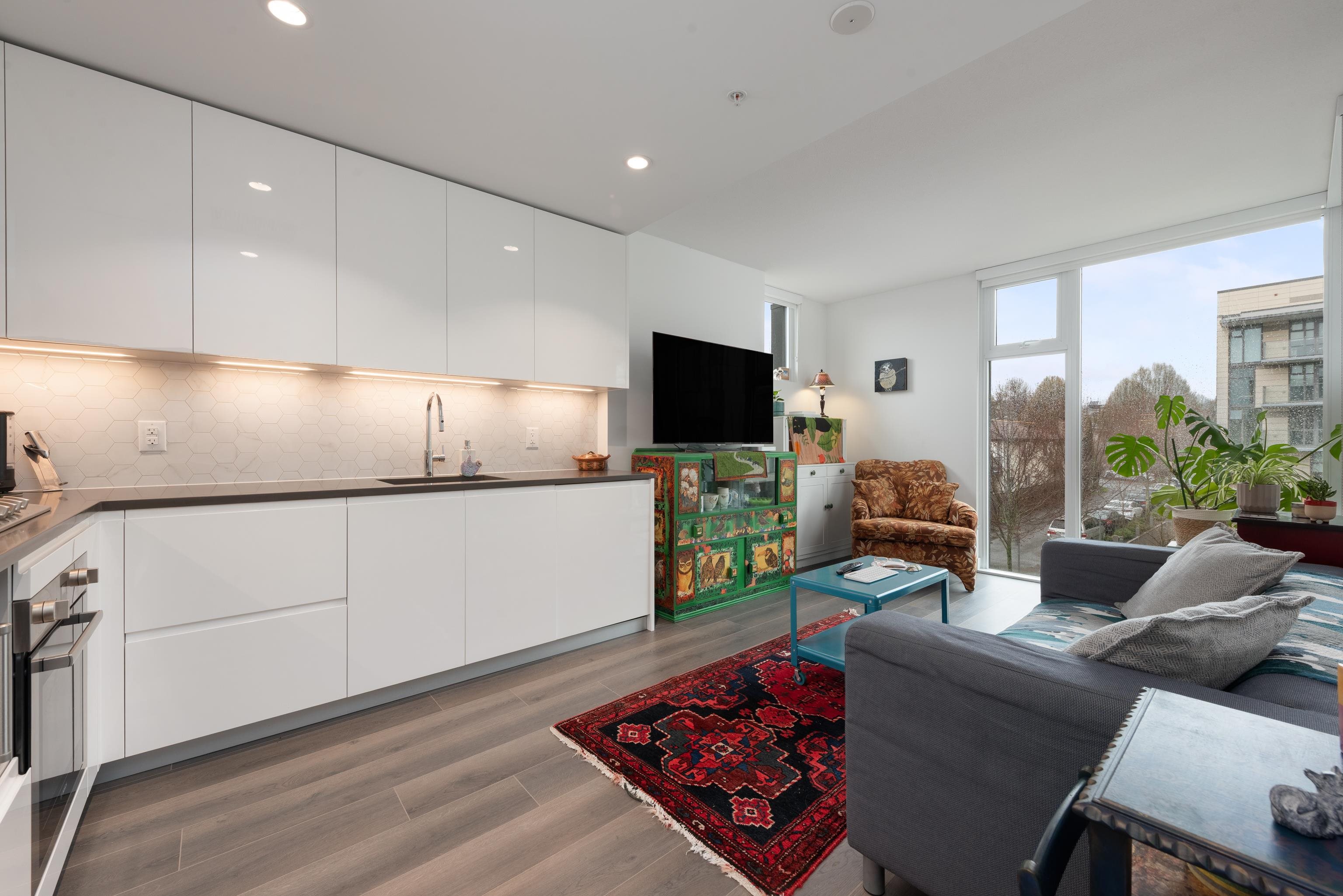 305 8138 FRASER STREET Unit: 305