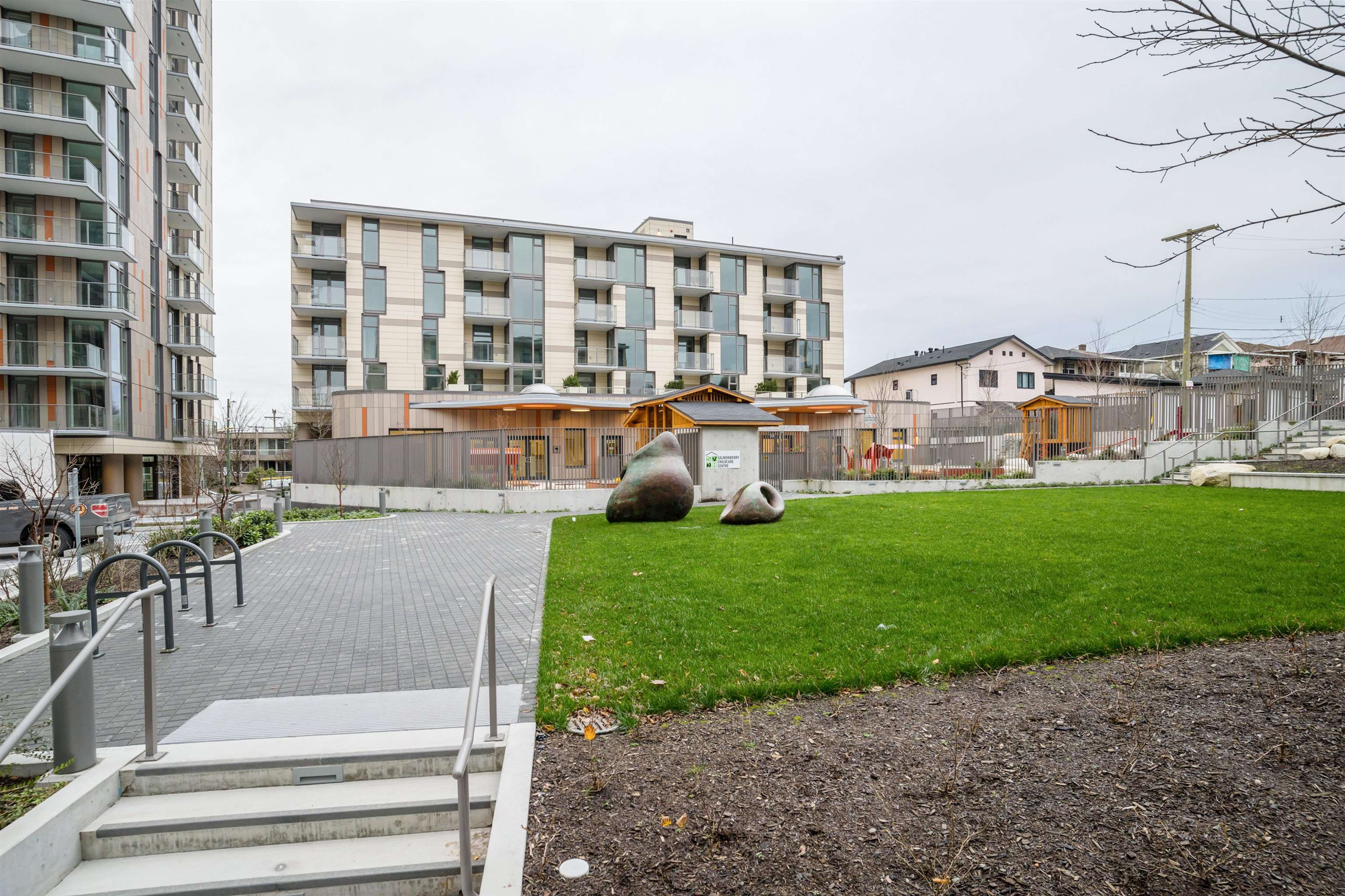 305 8138 FRASER STREET Unit: 305