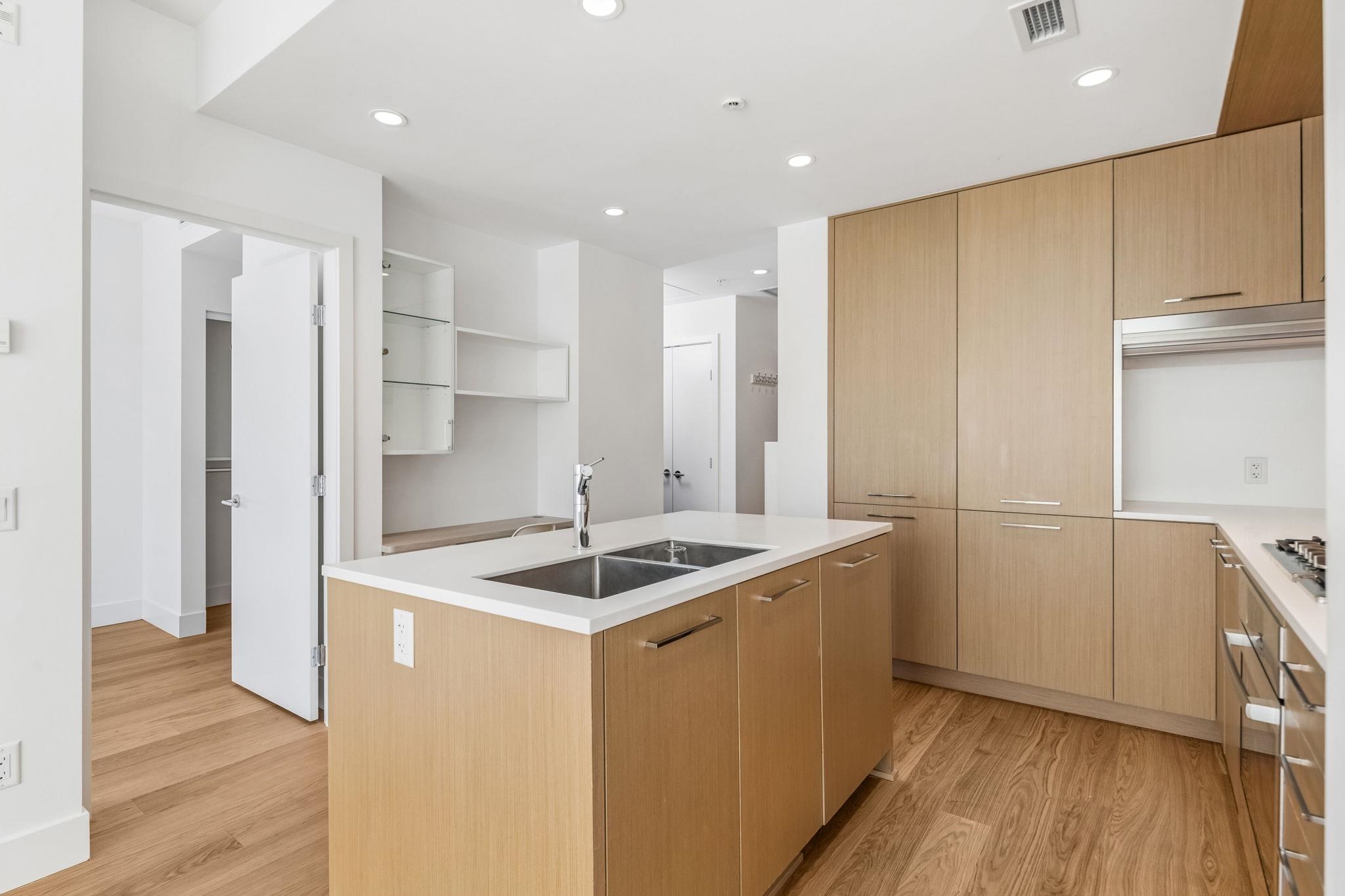 309 5115 CAMBIE STREET Unit: 309