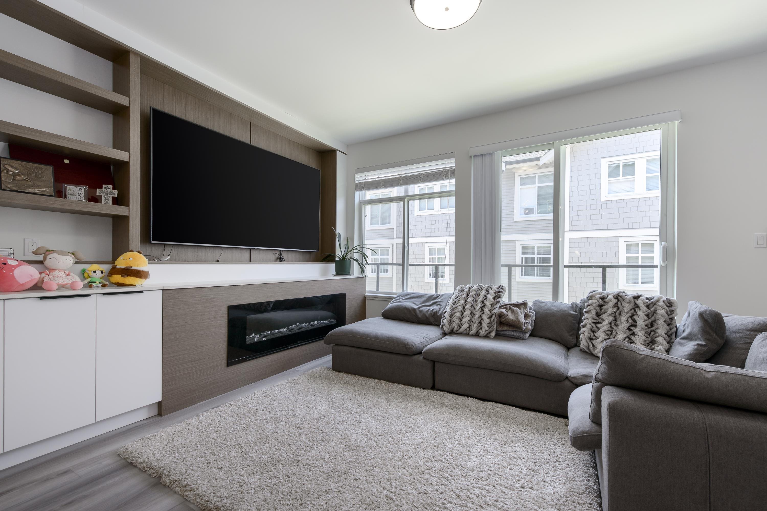 38 10488 124 STREET Unit: 38