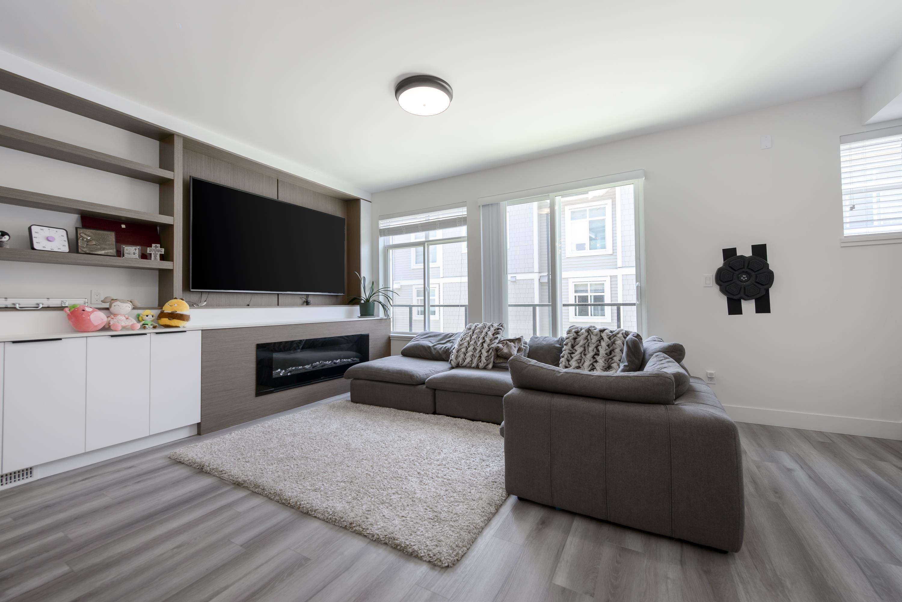 38 10488 124 STREET Unit: 38