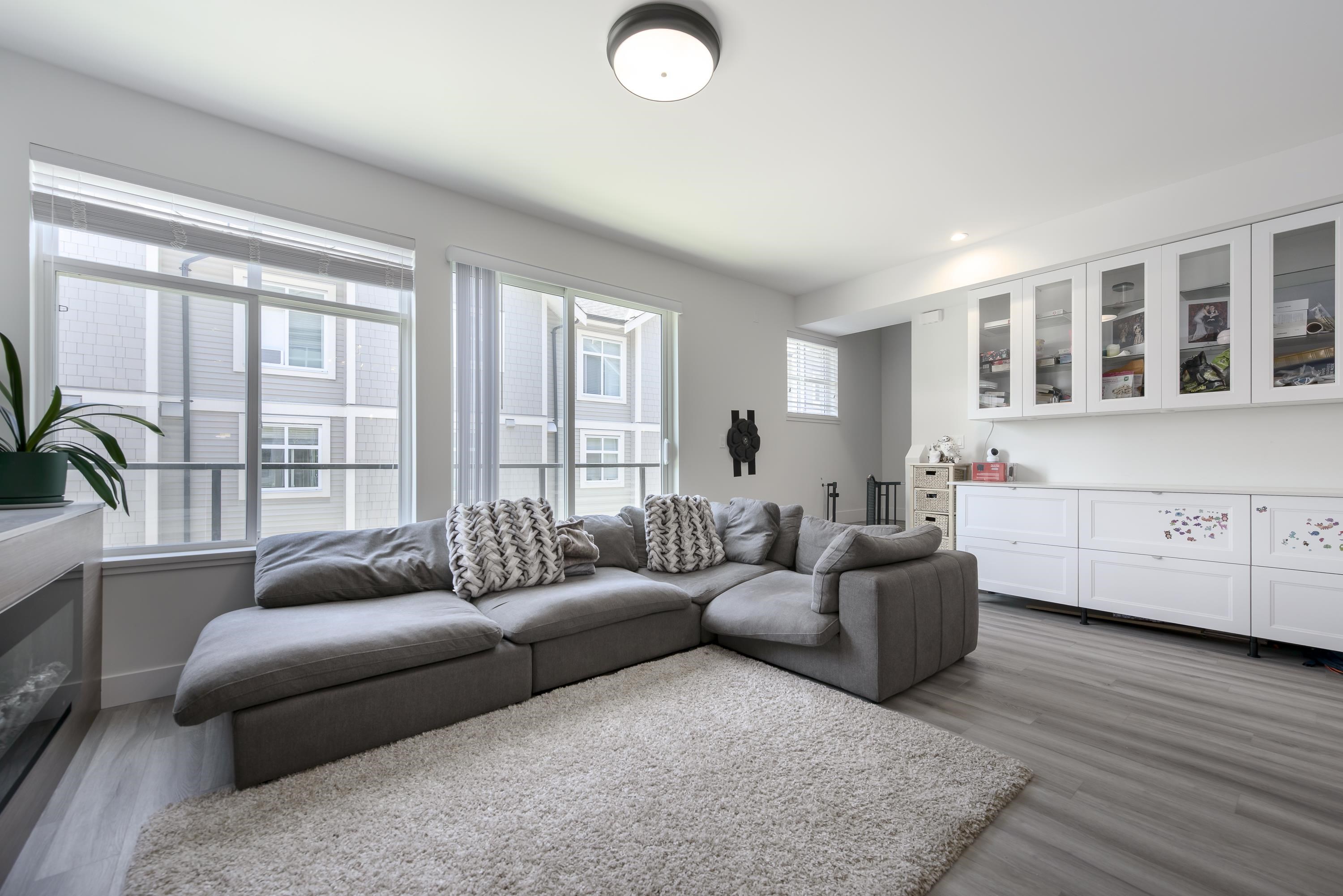 38 10488 124 STREET Unit: 38