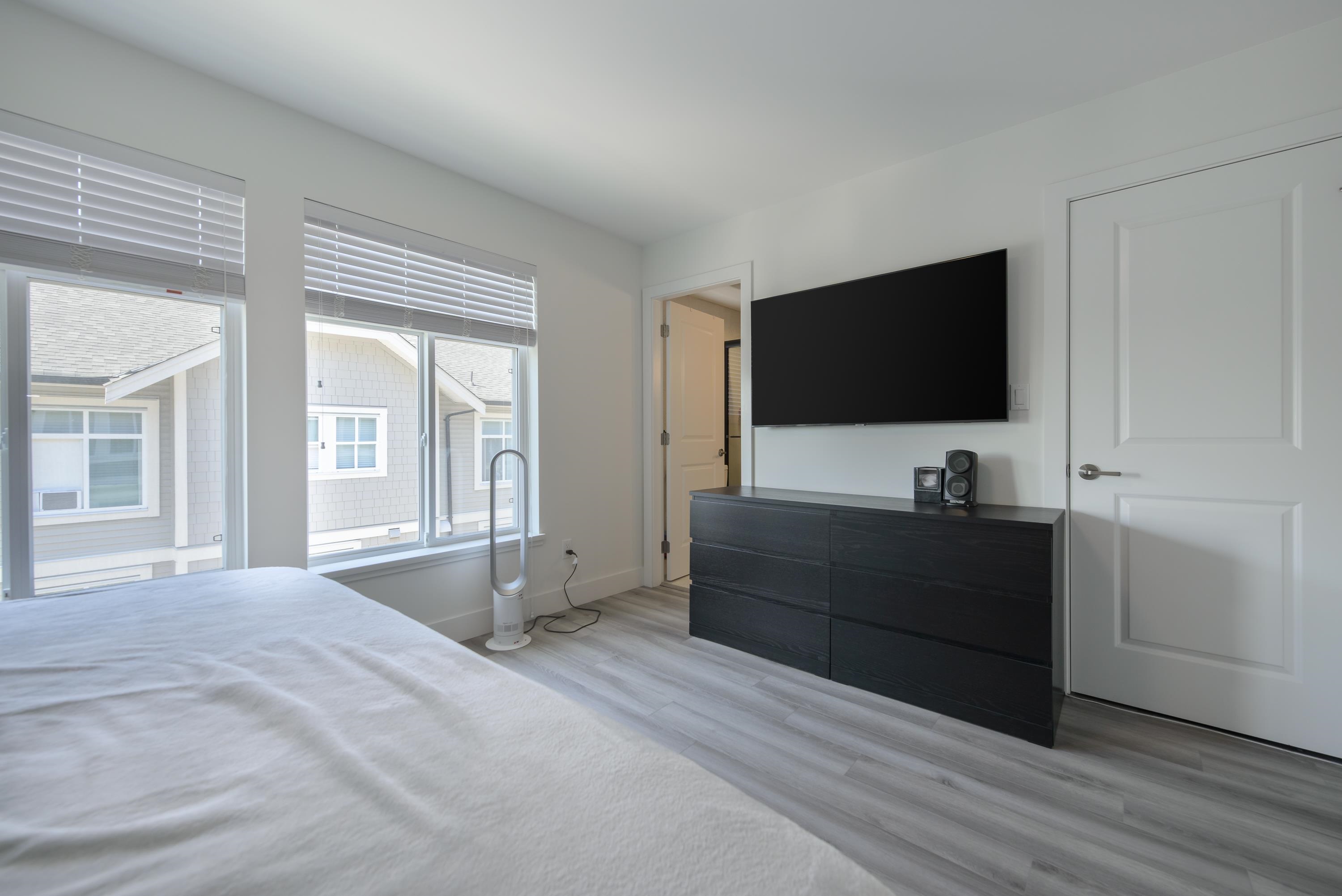38 10488 124 STREET Unit: 38