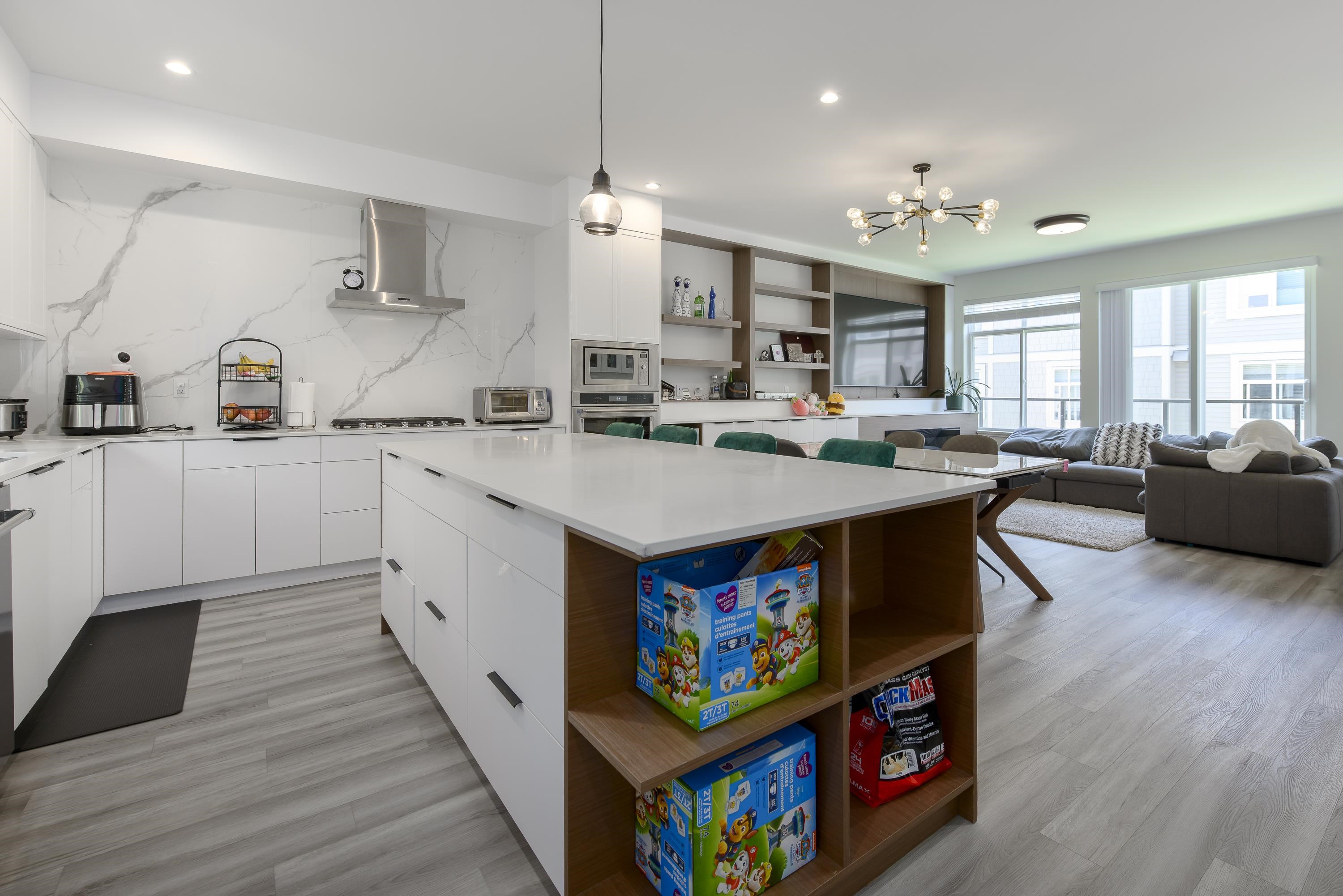 38 10488 124 STREET Unit: 38