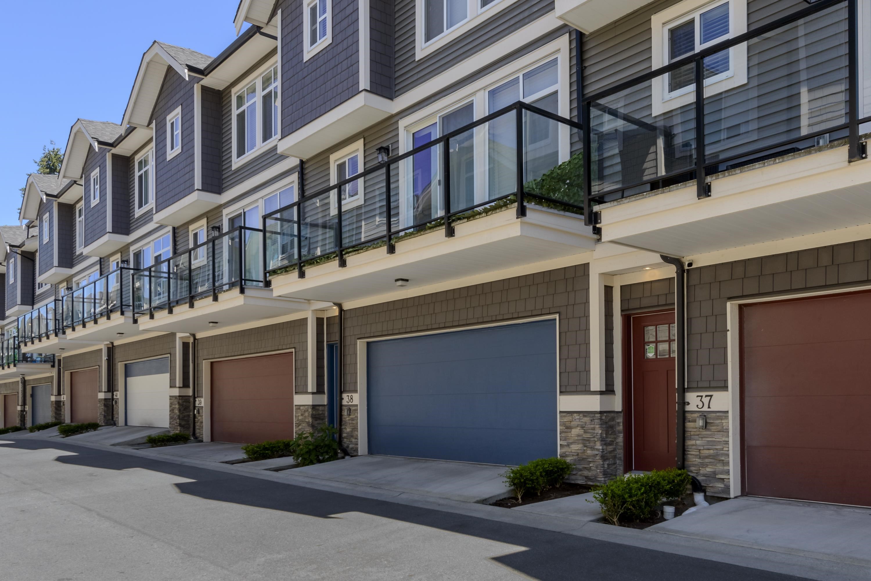 38 10488 124 STREET Unit: 38