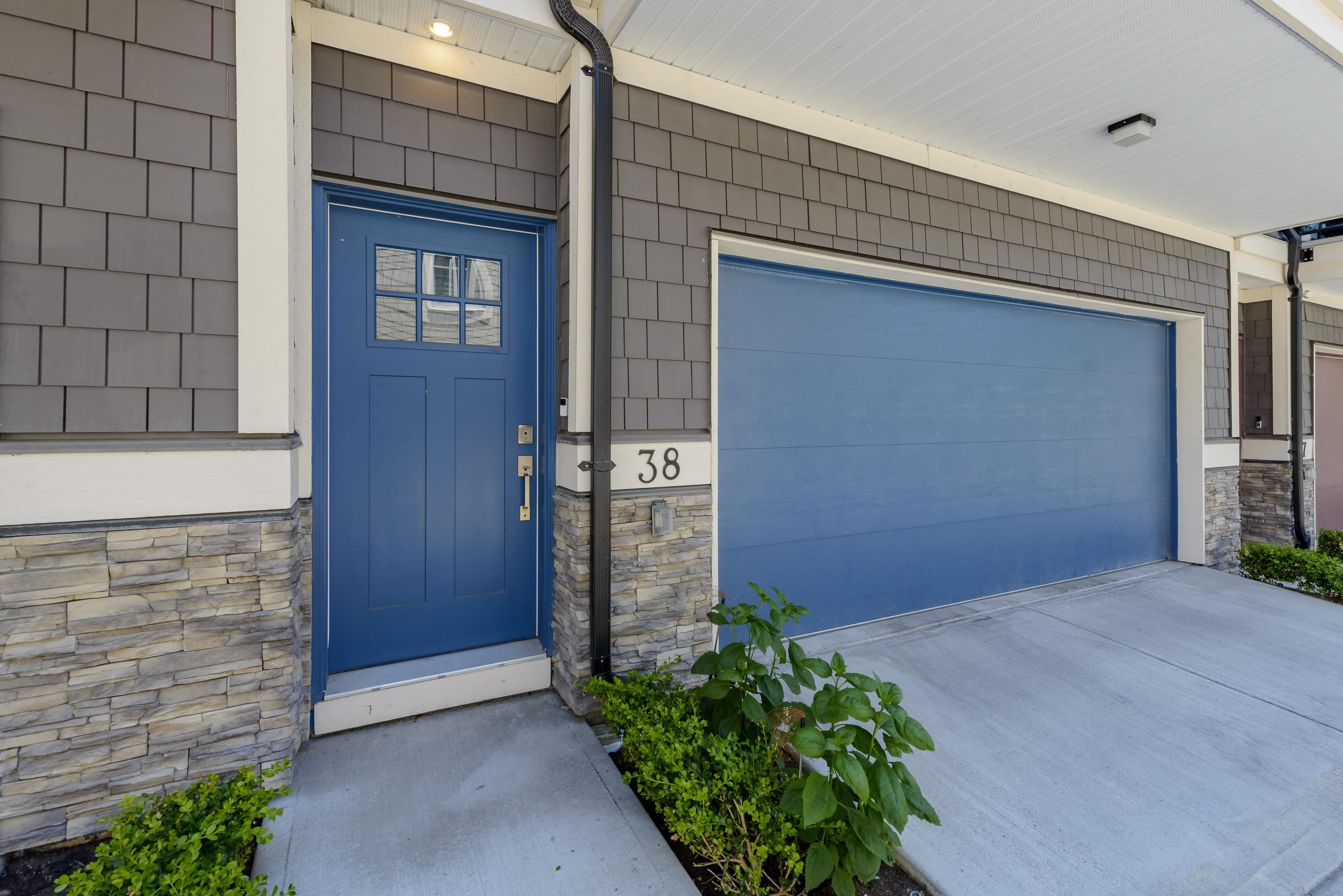 38 10488 124 STREET Unit: 38