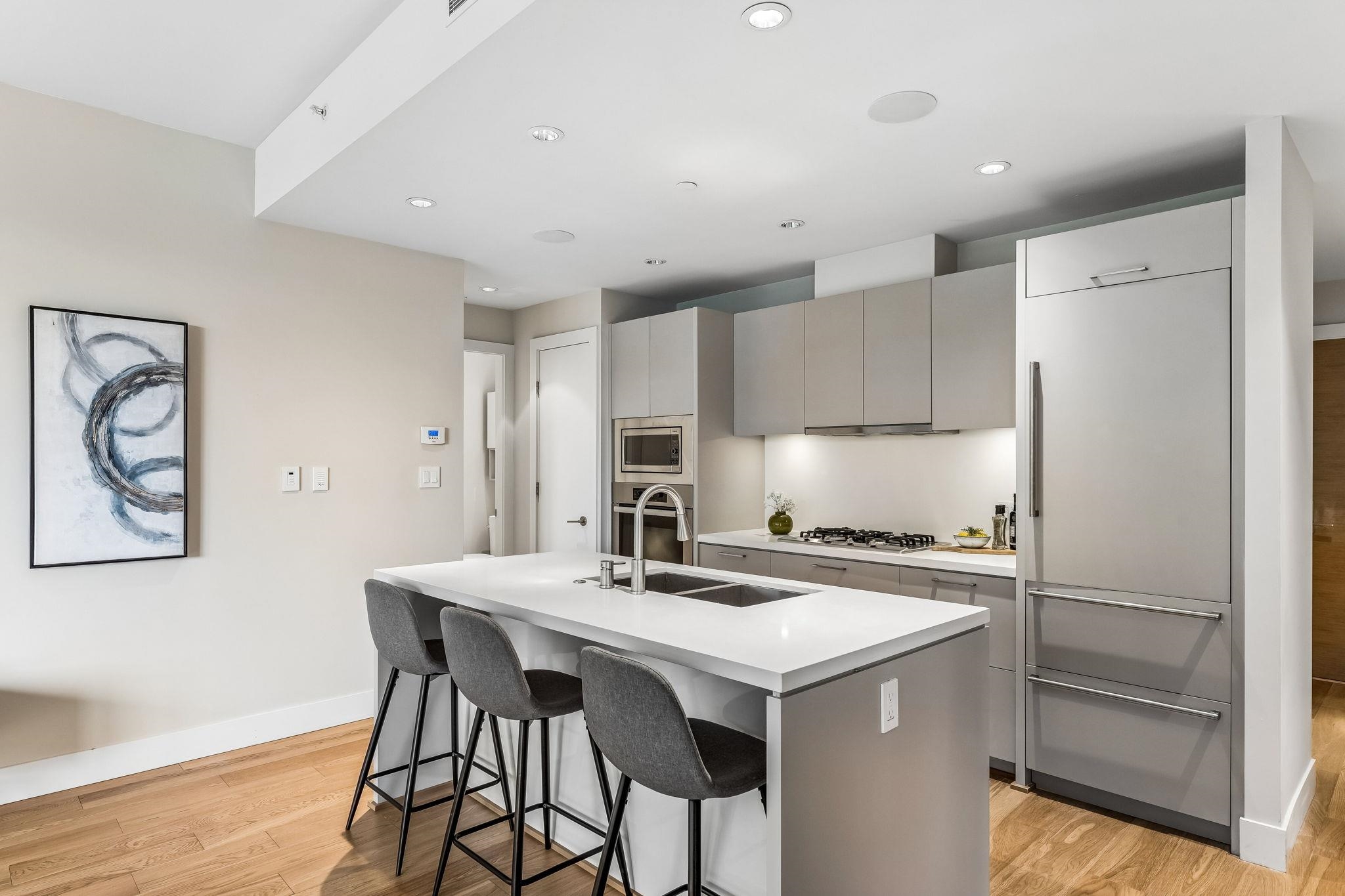 204 866 ARTHUR ERICKSON PLACE Unit: 204