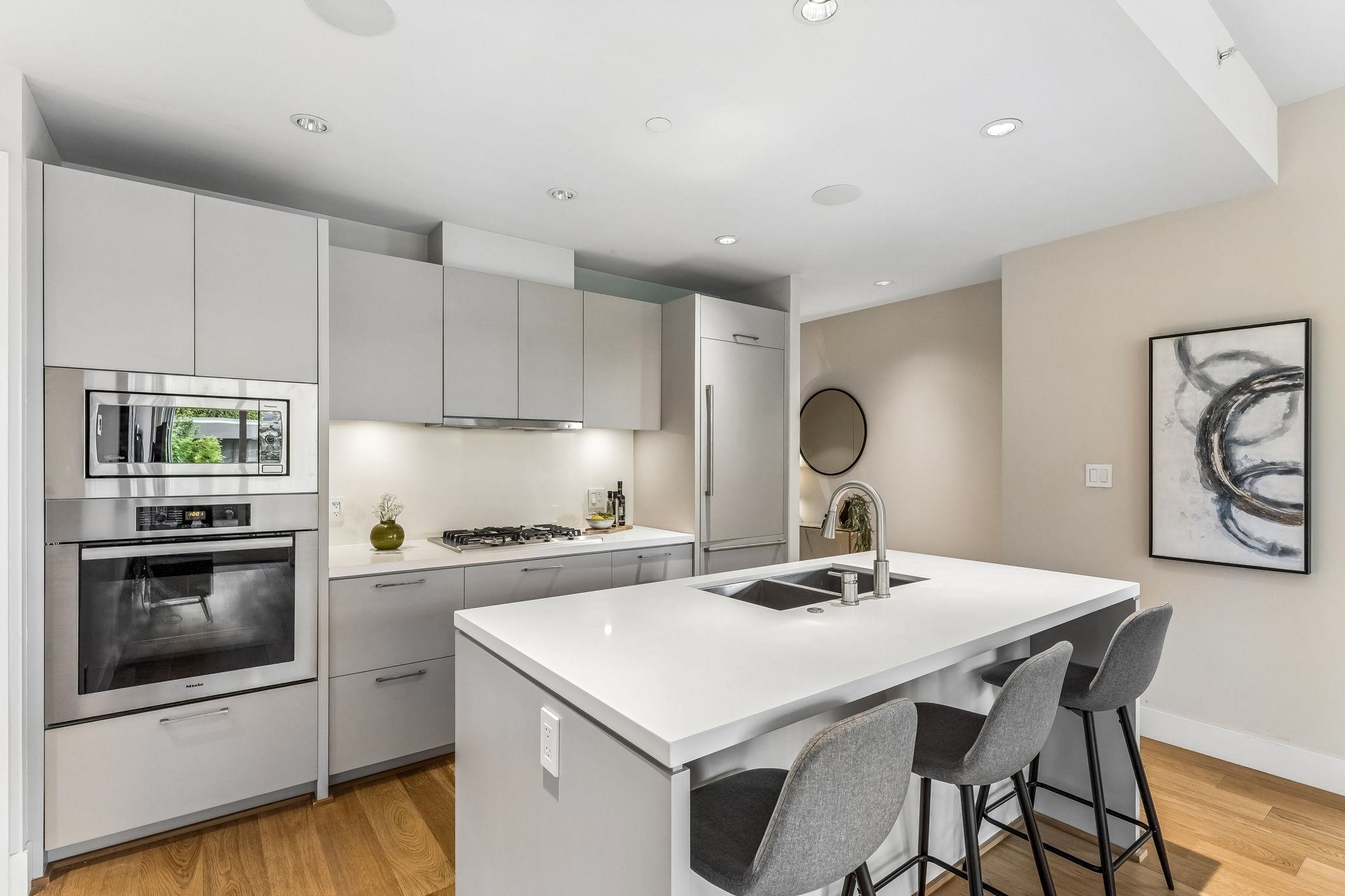 204 866 ARTHUR ERICKSON PLACE Unit: 204