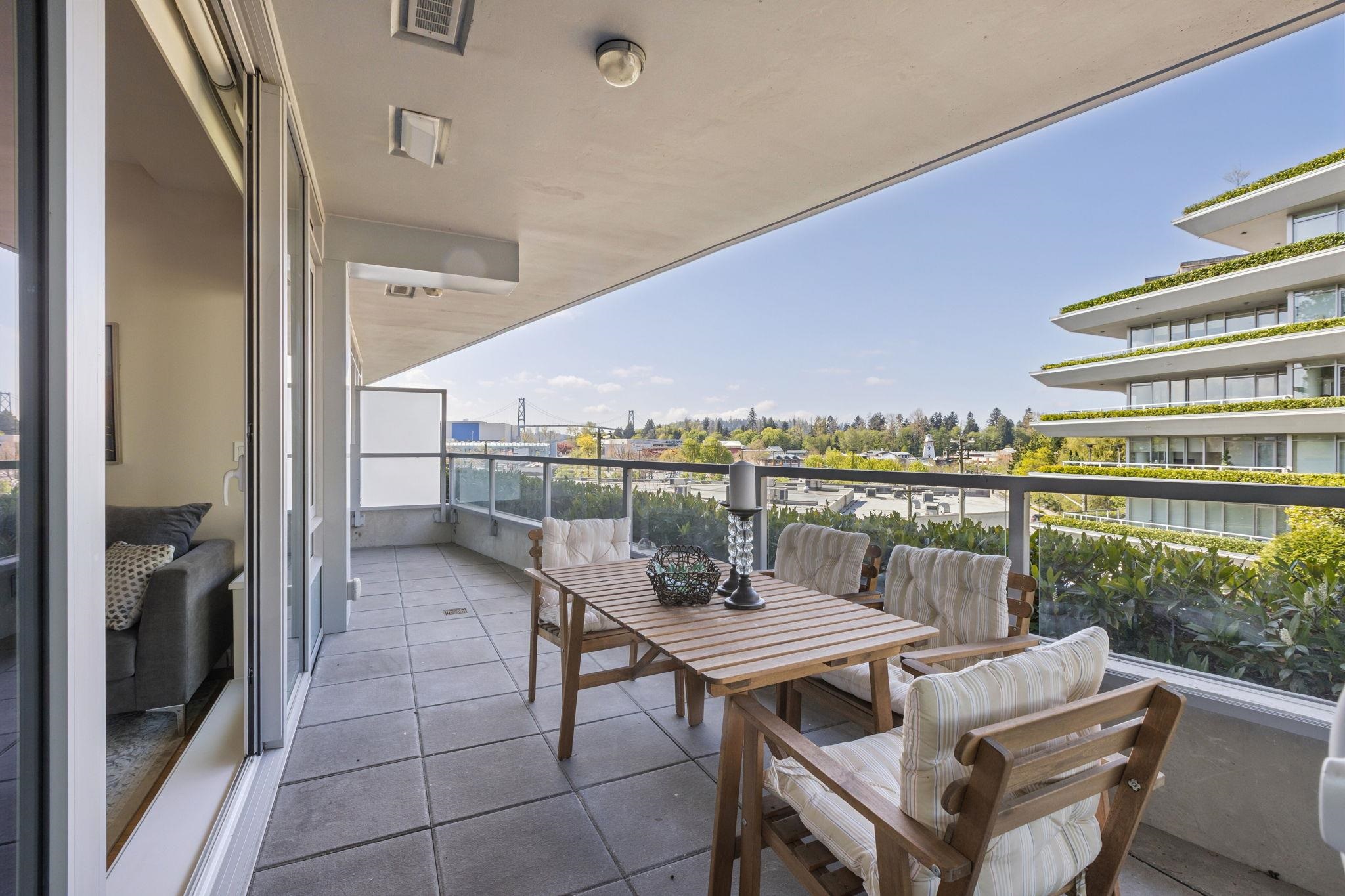 204 866 ARTHUR ERICKSON PLACE Unit: 204