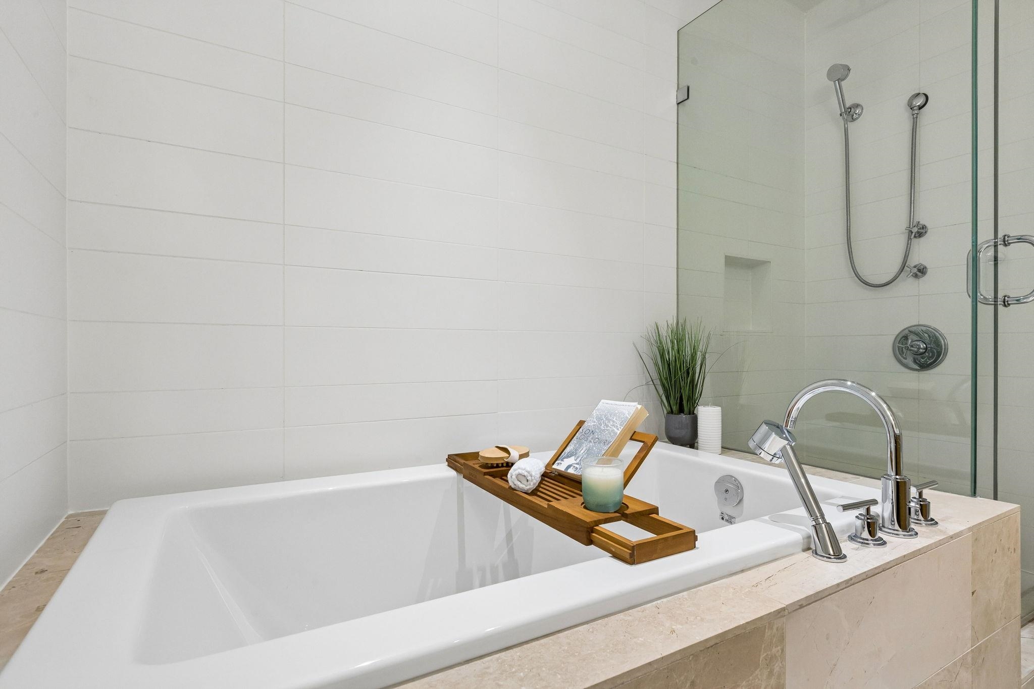 204 866 ARTHUR ERICKSON PLACE Unit: 204