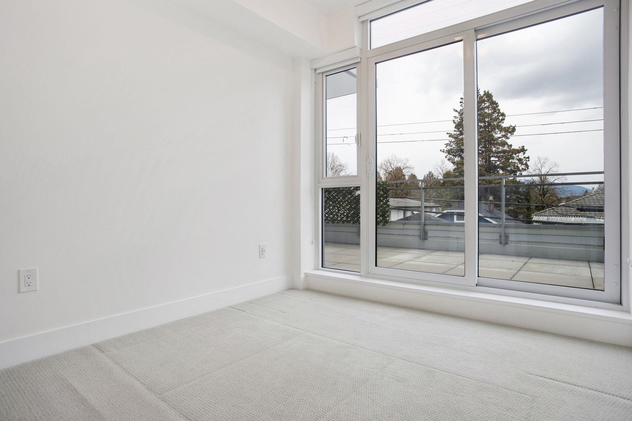 302 2455 KINGSWAY Unit: 302