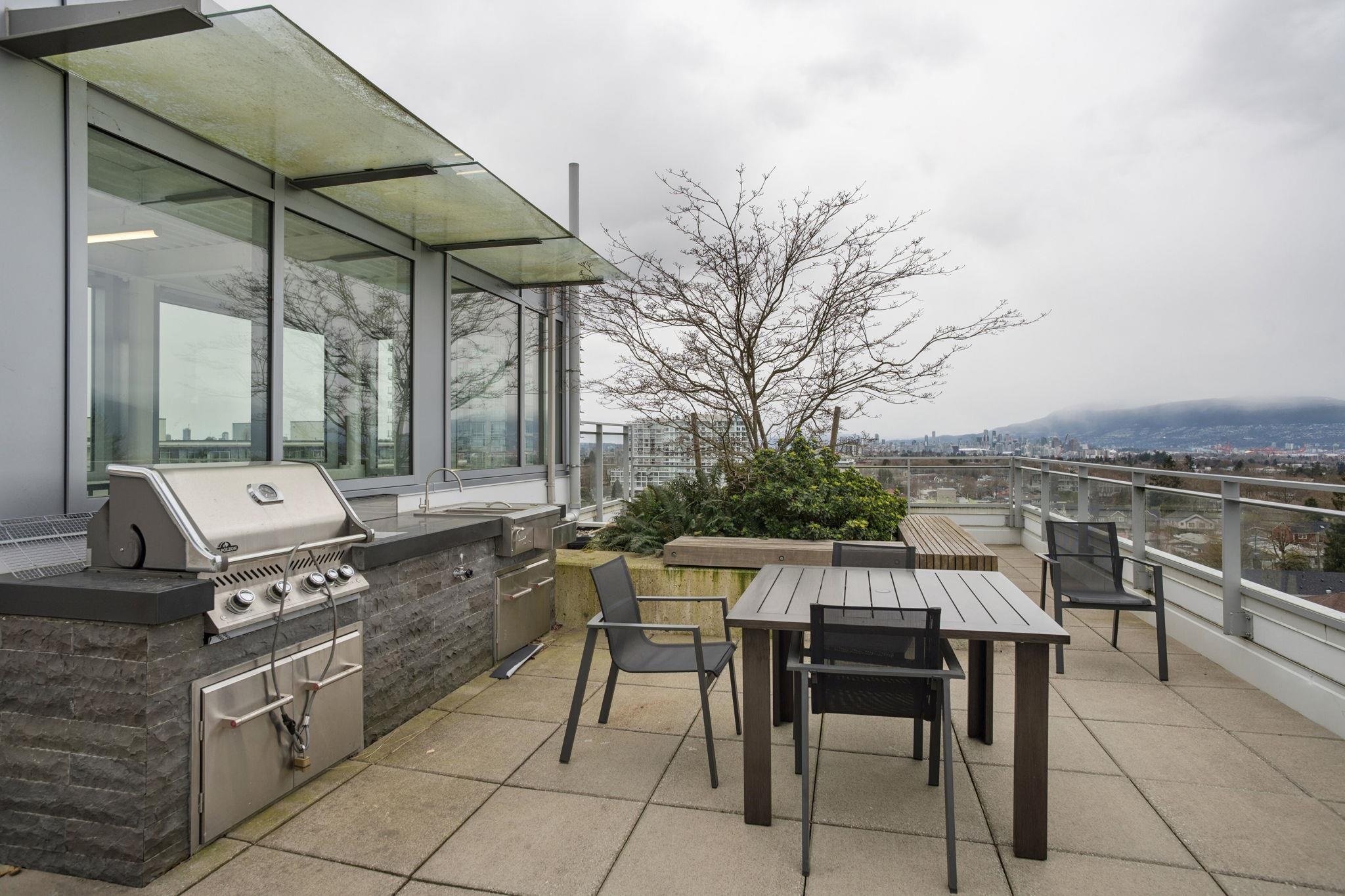 302 2455 KINGSWAY Unit: 302