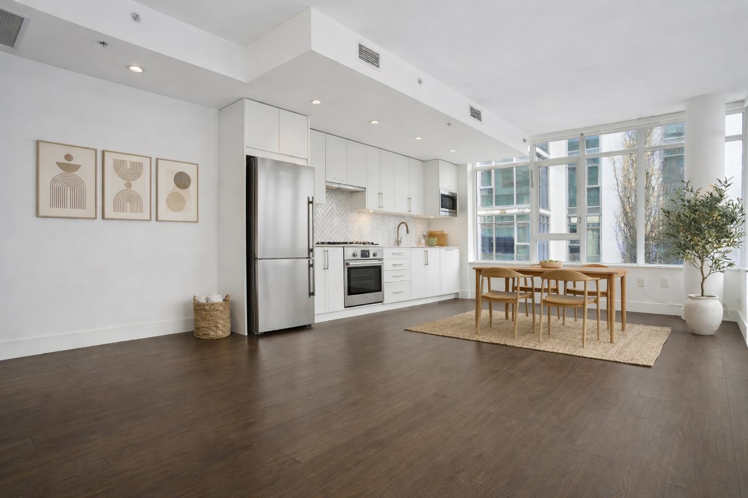302 2455 KINGSWAY Unit: 302