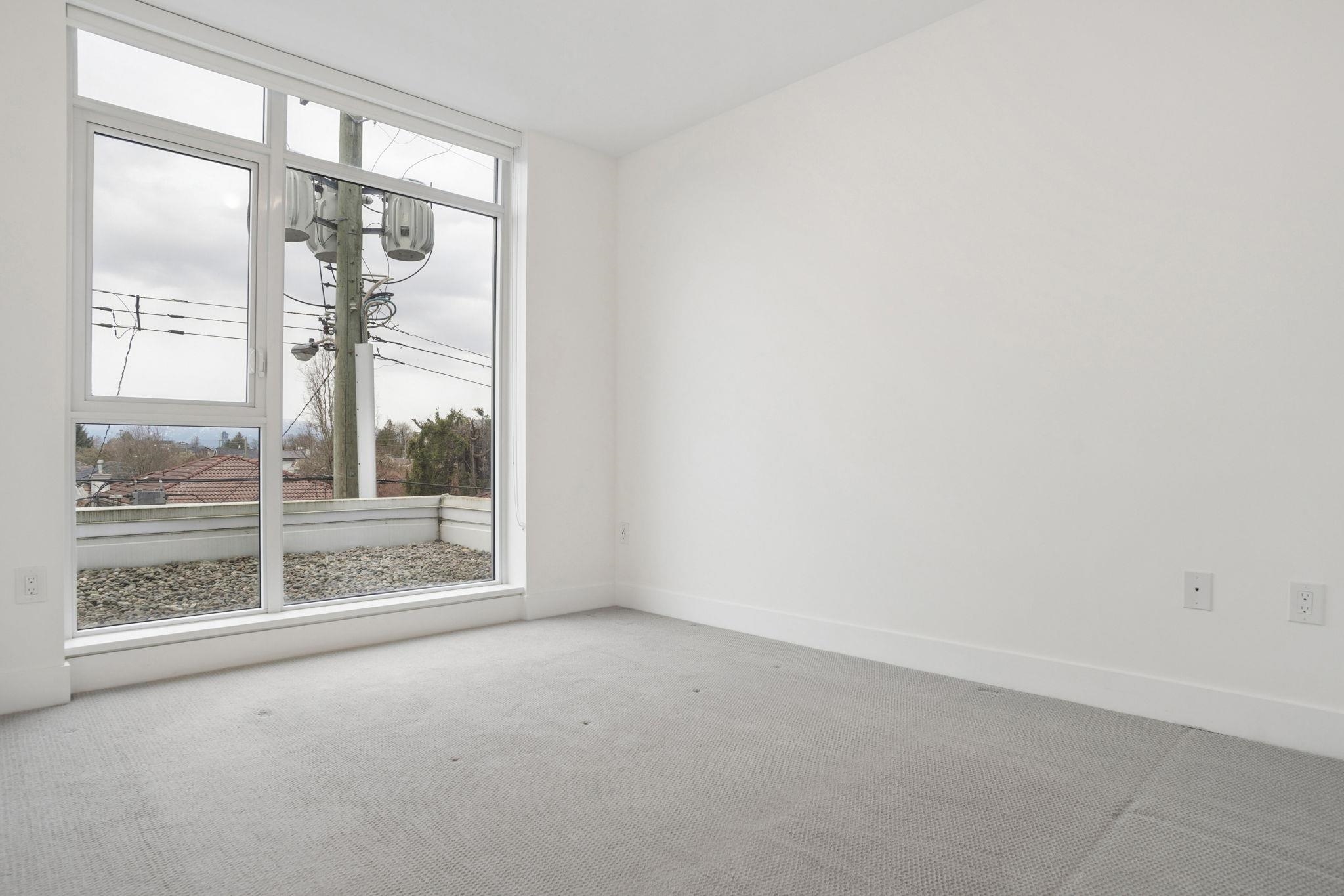 302 2455 KINGSWAY Unit: 302