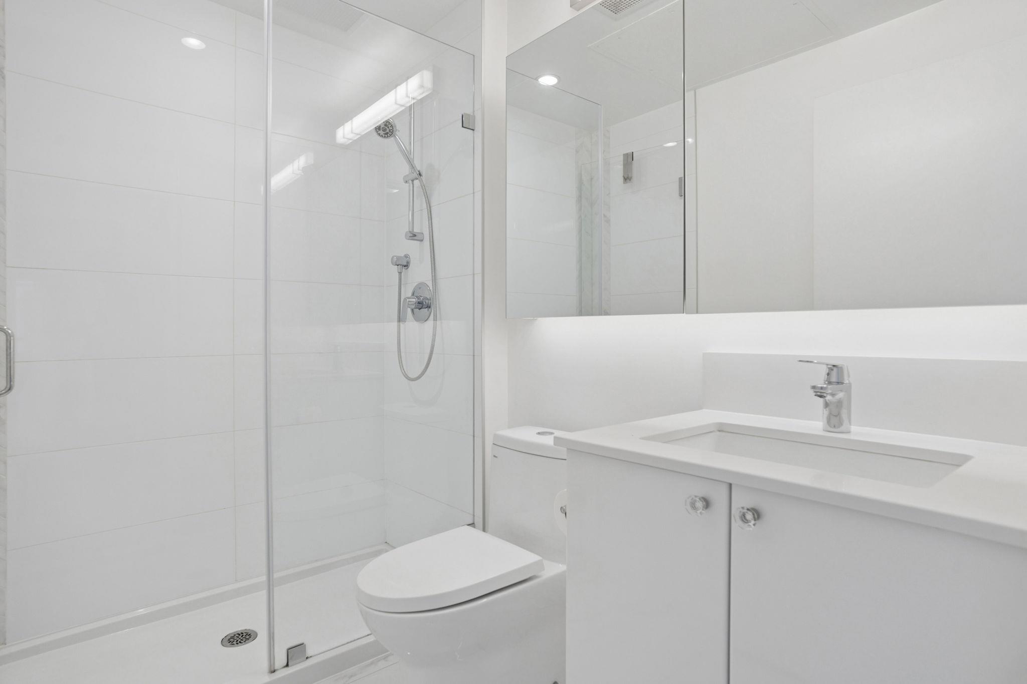 302 2455 KINGSWAY Unit: 302