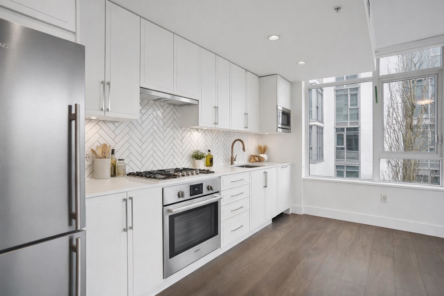 302 2455 KINGSWAY Unit: 302