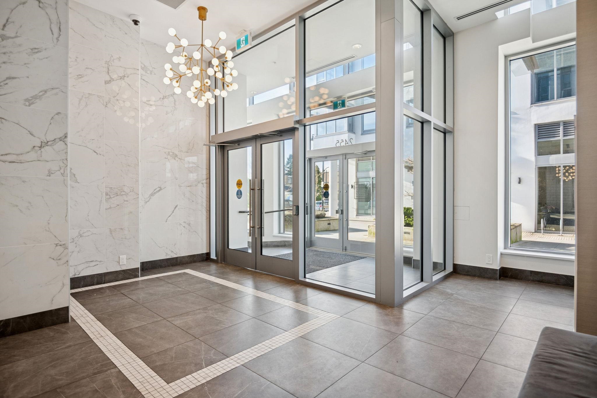 302 2455 KINGSWAY Unit: 302