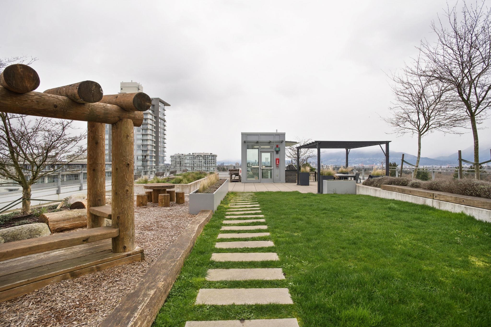 302 2455 KINGSWAY Unit: 302