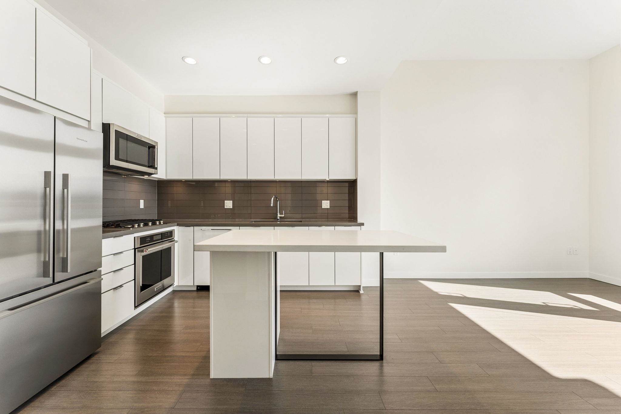 502 255 W 1ST STREET Unit: 502