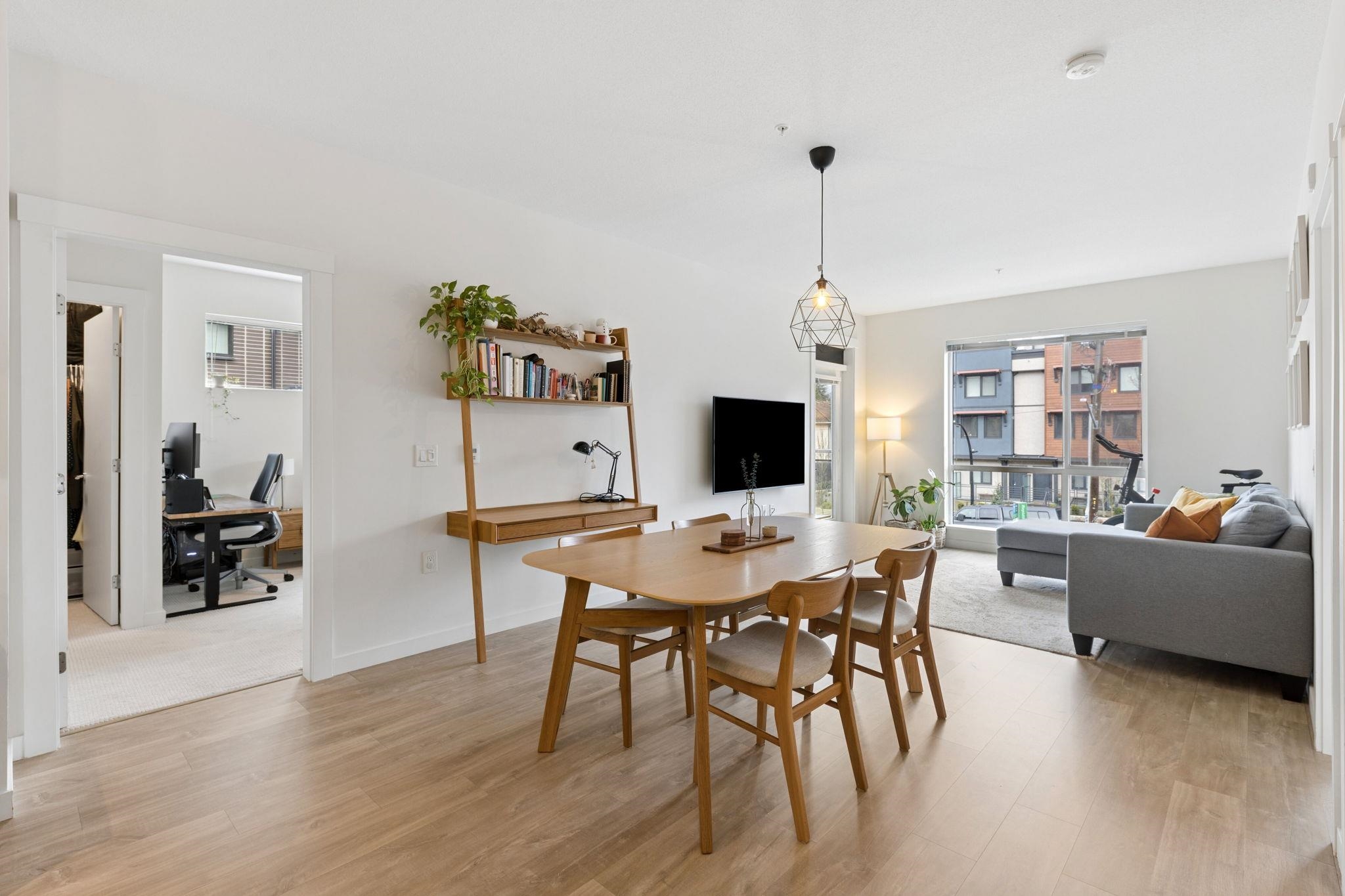 211 625 E 3RD STREET Unit: 211
