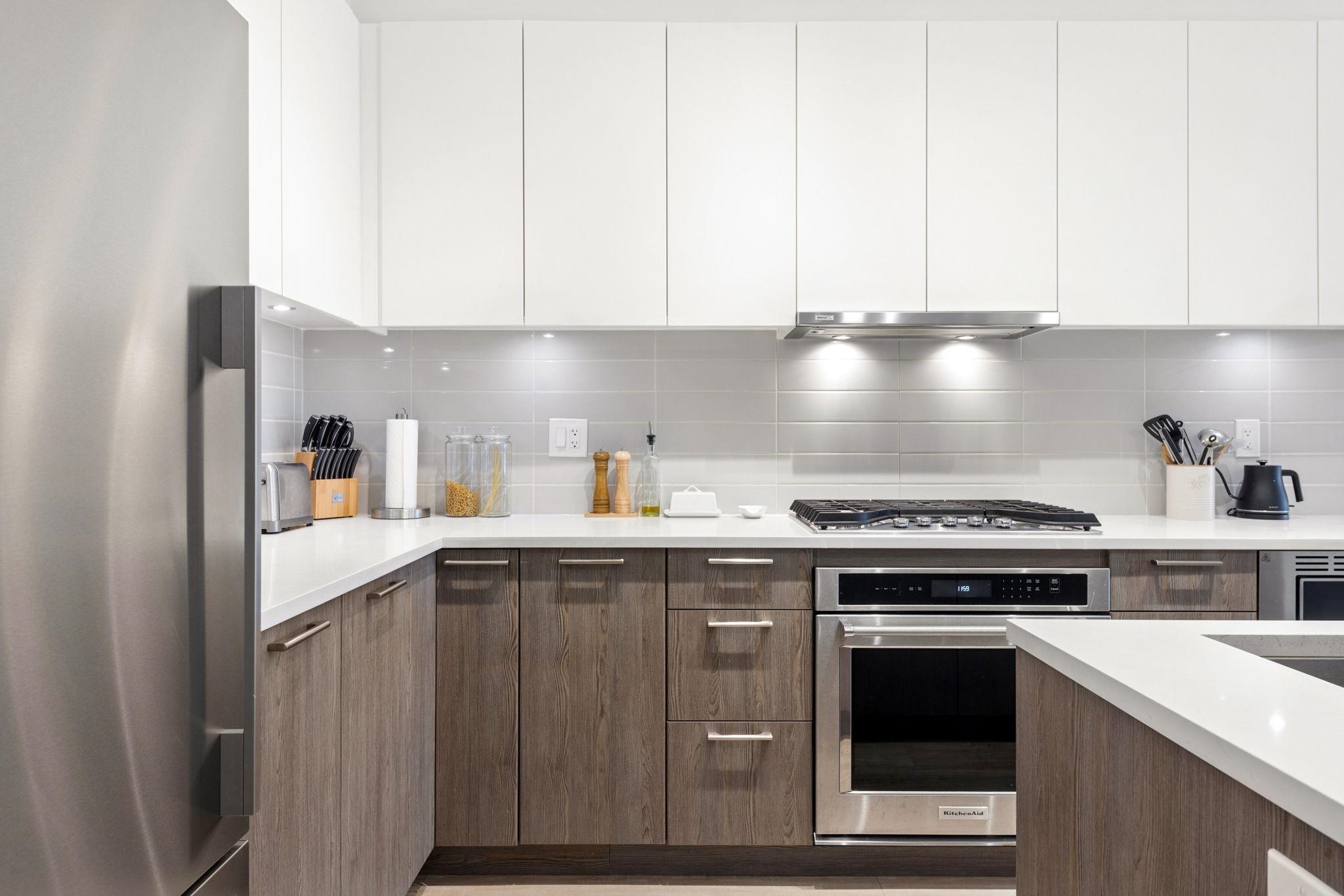 211 625 E 3RD STREET Unit: 211