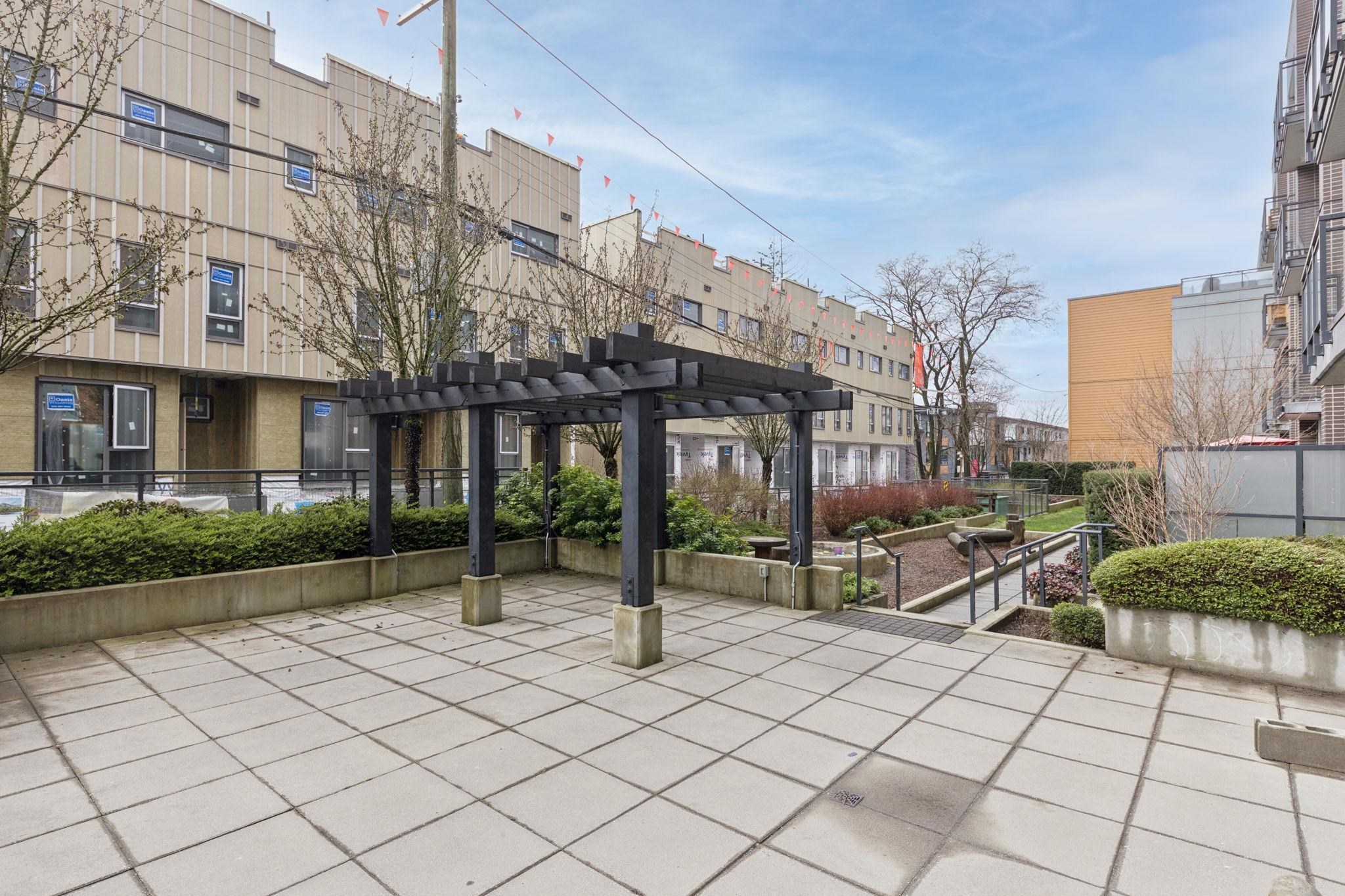 211 625 E 3RD STREET Unit: 211
