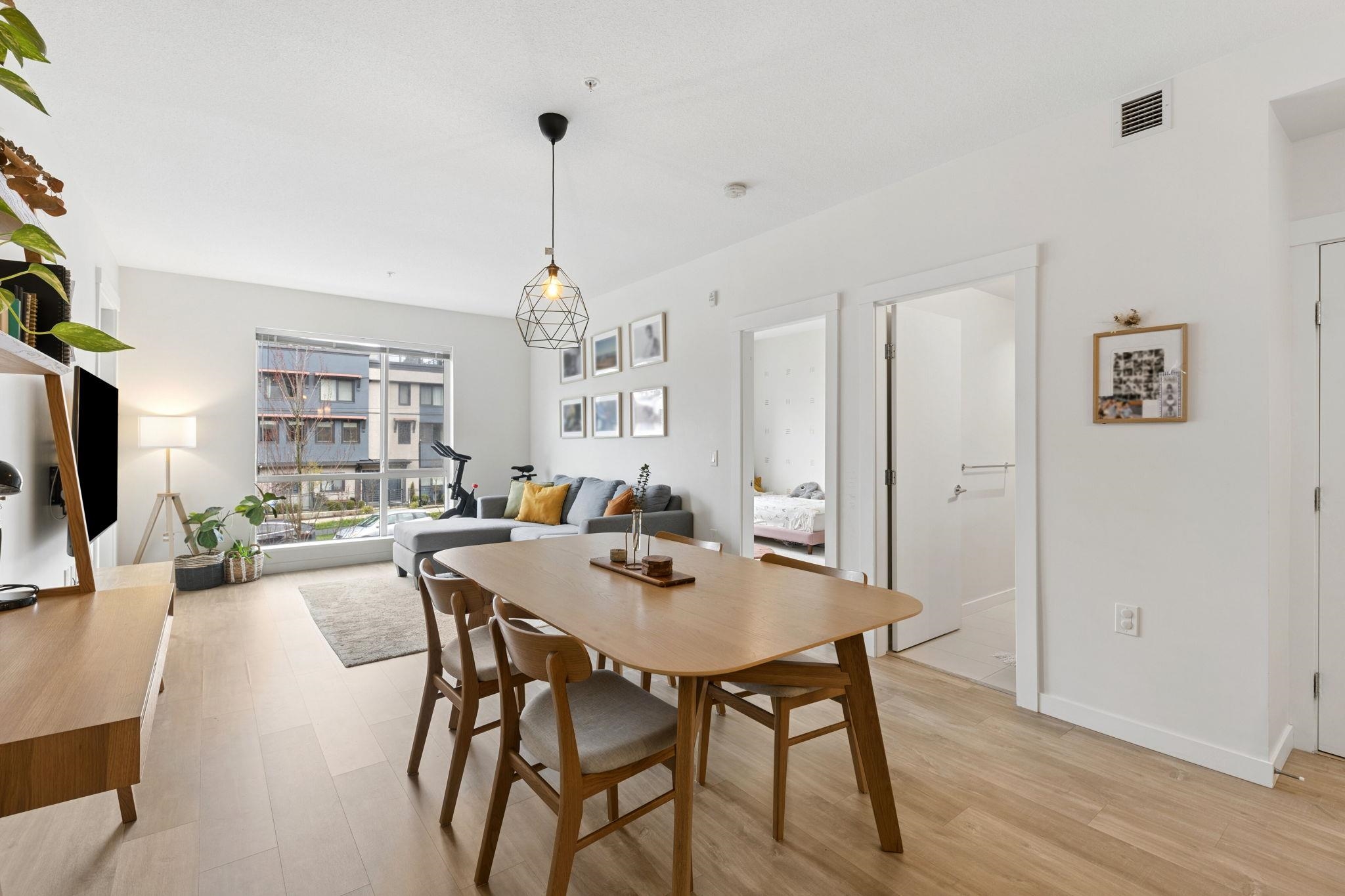 211 625 E 3RD STREET Unit: 211
