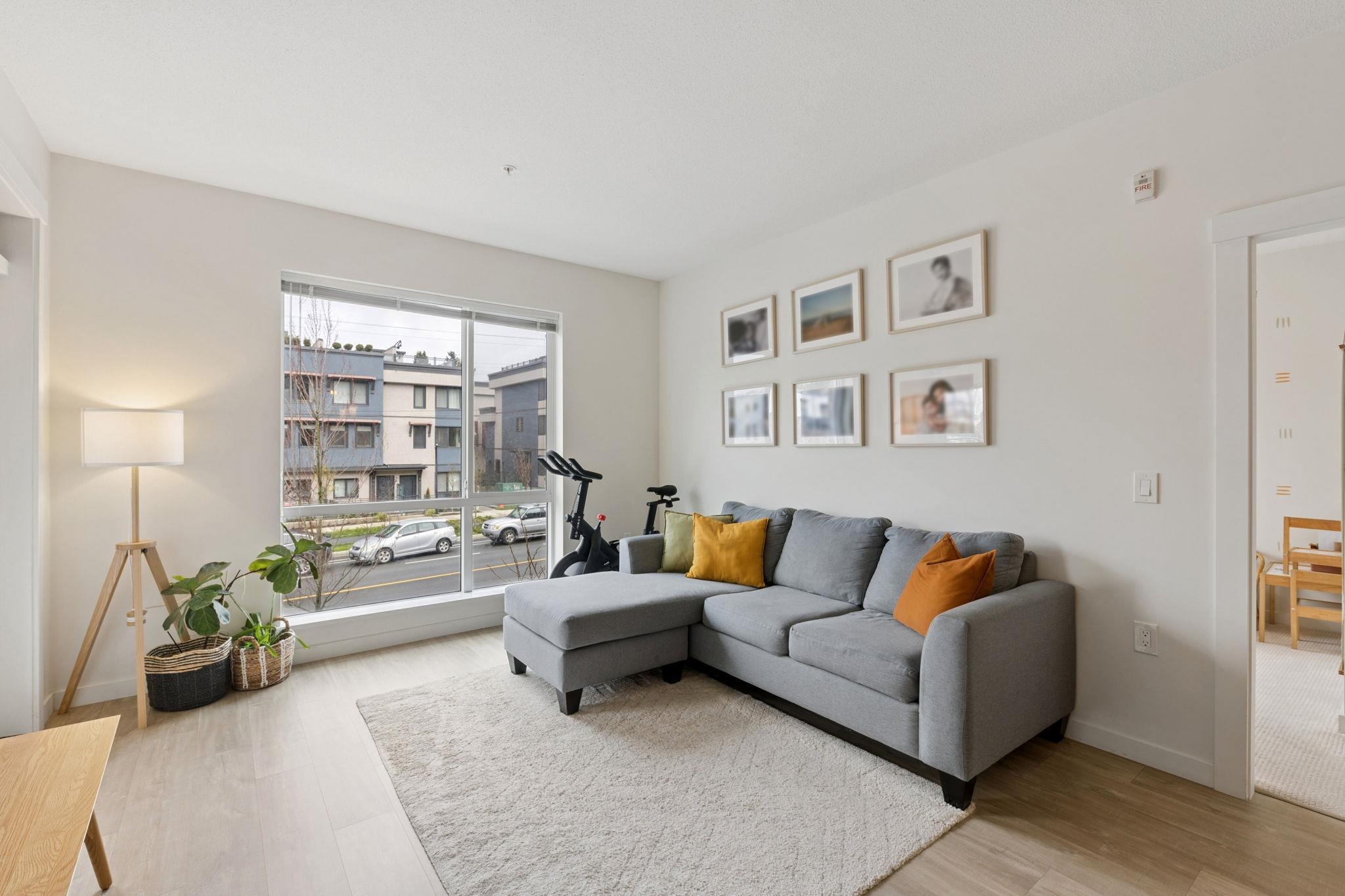 211 625 E 3RD STREET Unit: 211