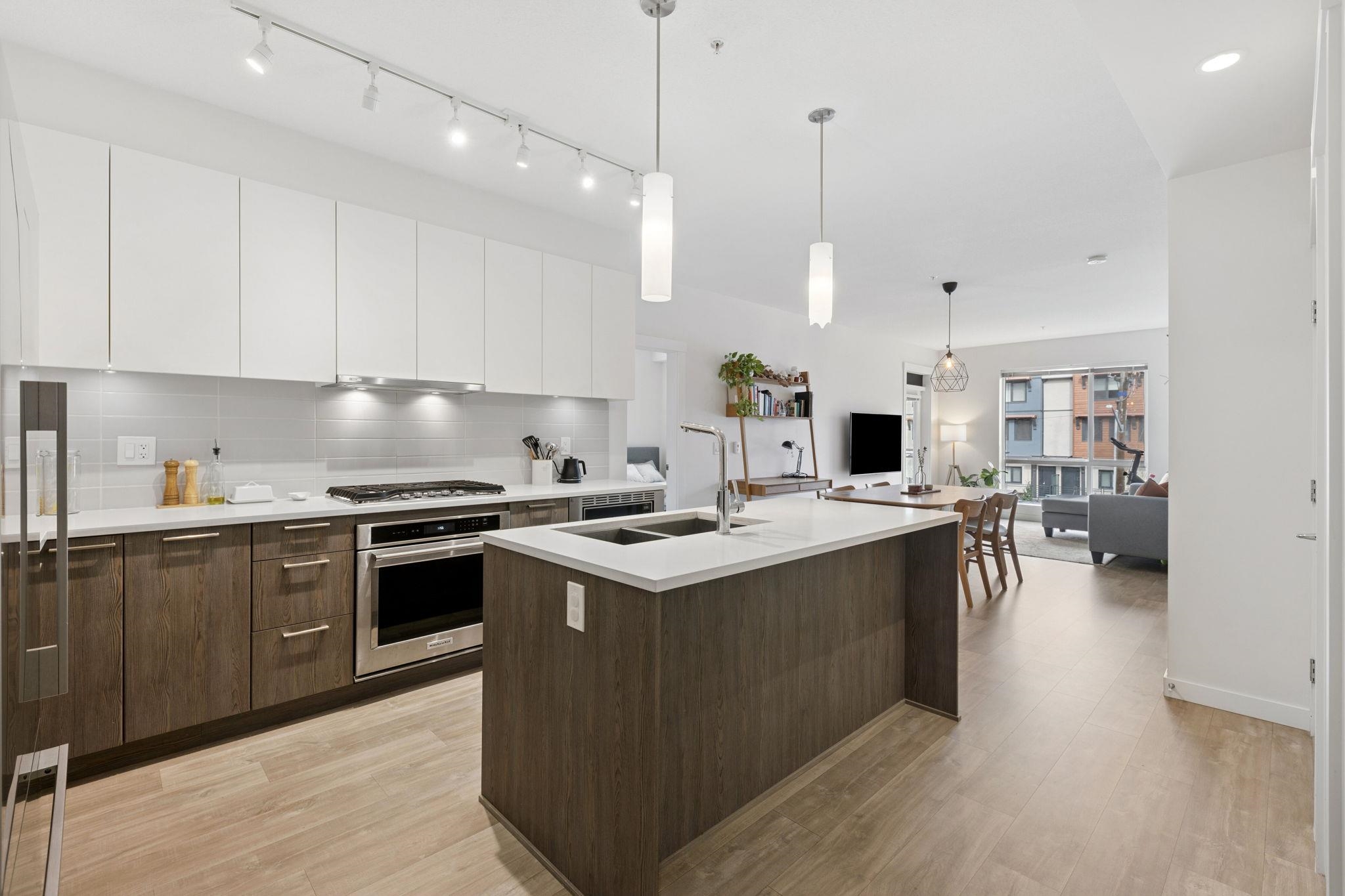 211 625 E 3RD STREET Unit: 211