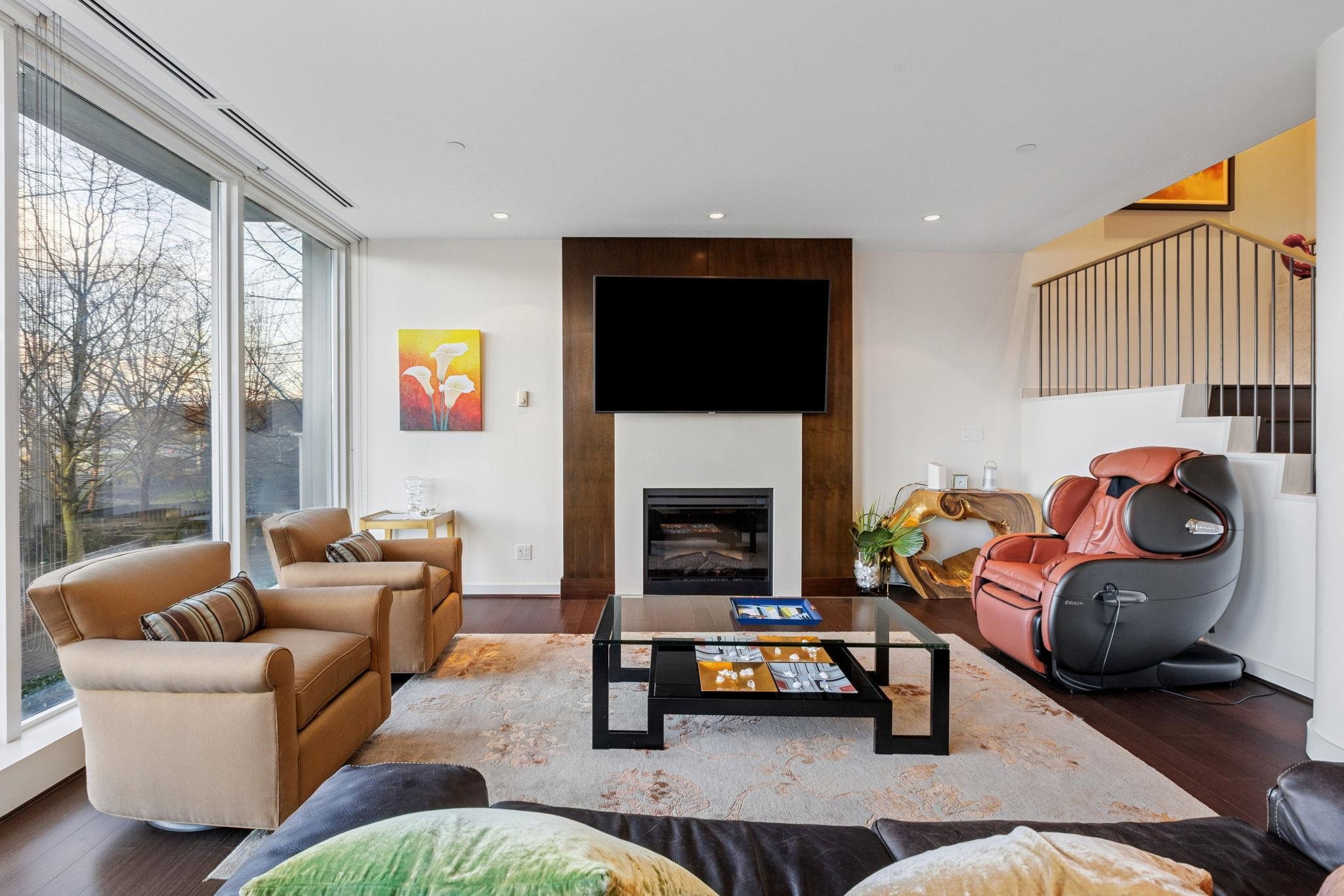 TH102 1139 W CORDOVA STREET Unit: TH102