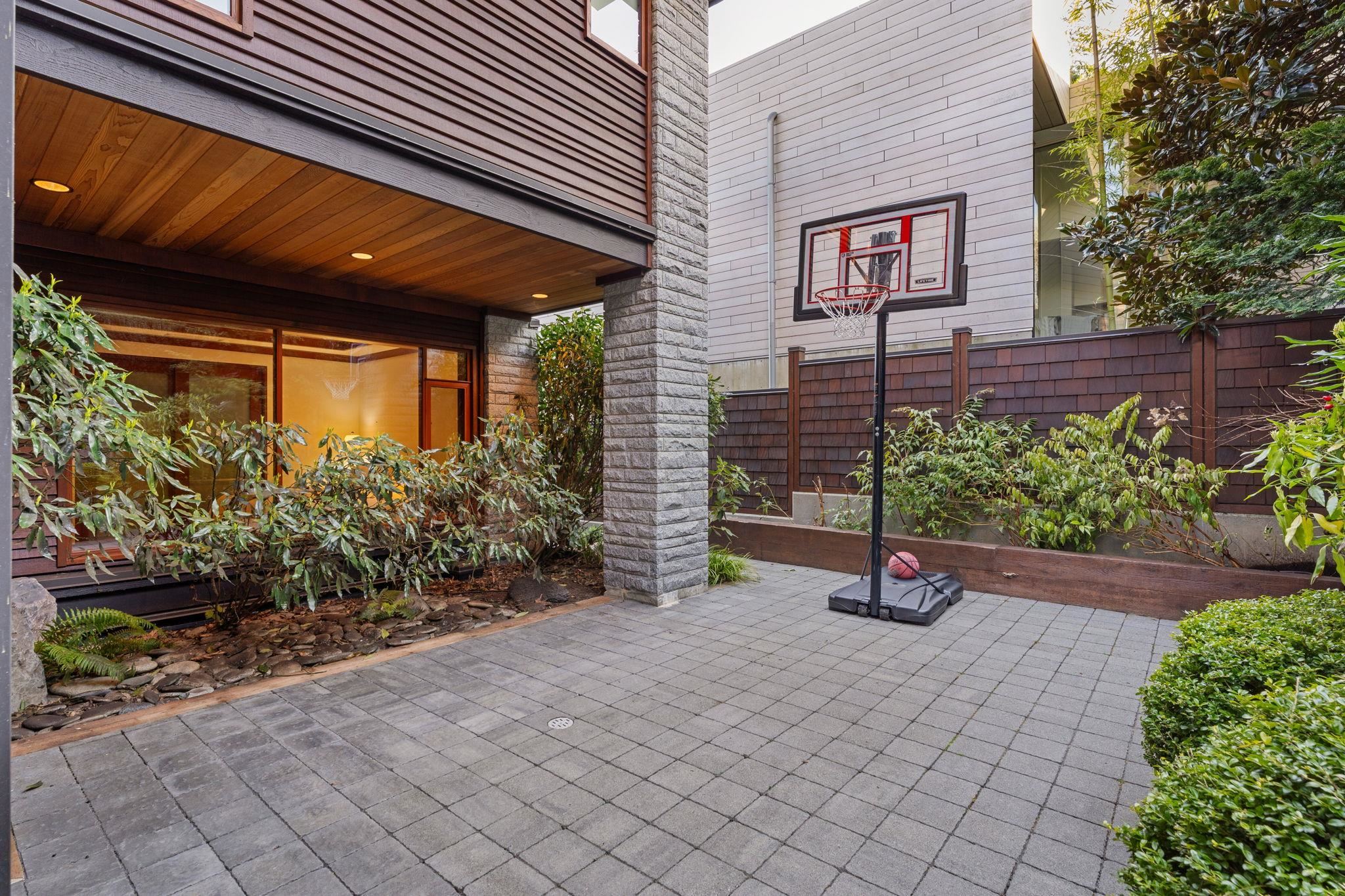 3673 SUNSET LANE