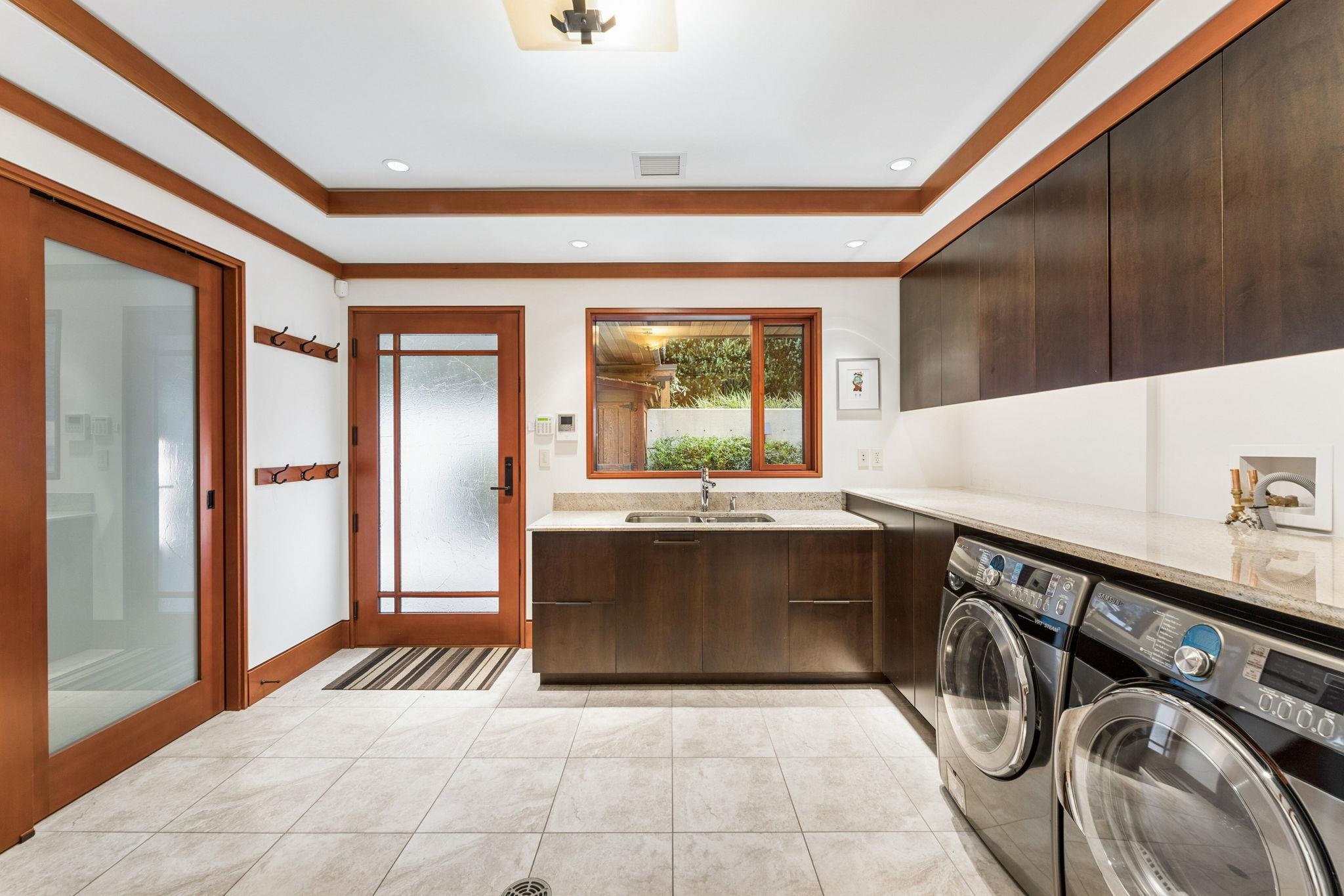 3673 SUNSET LANE