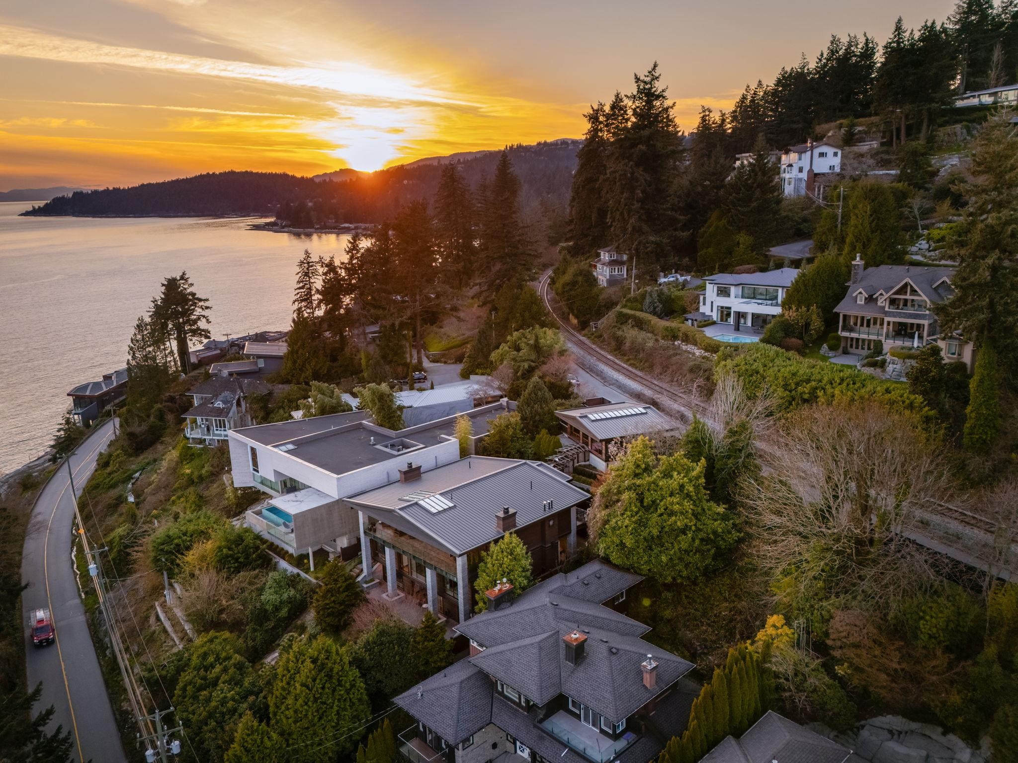 3673 SUNSET LANE