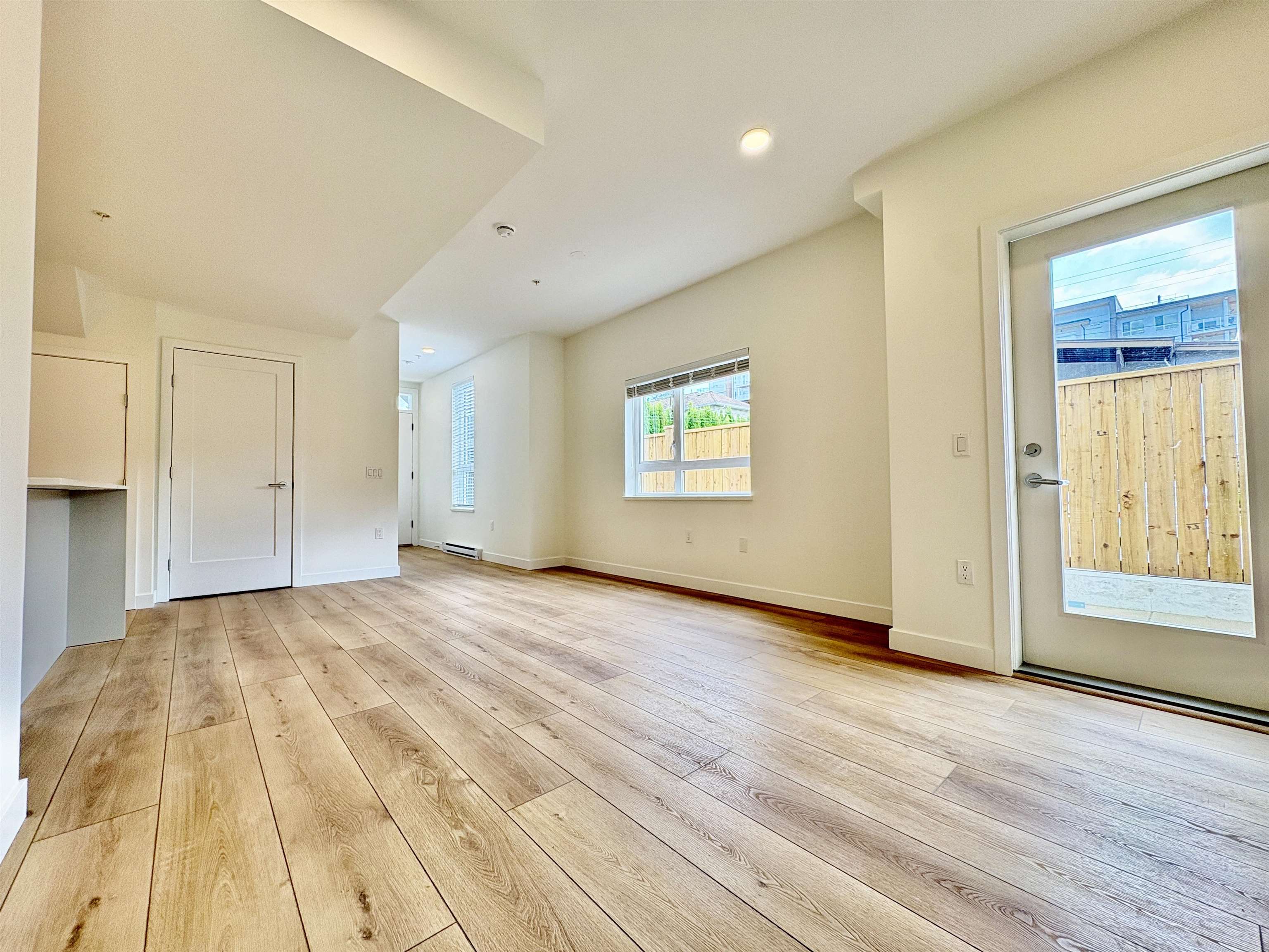 14 728 LEA AVENUE Unit: 14