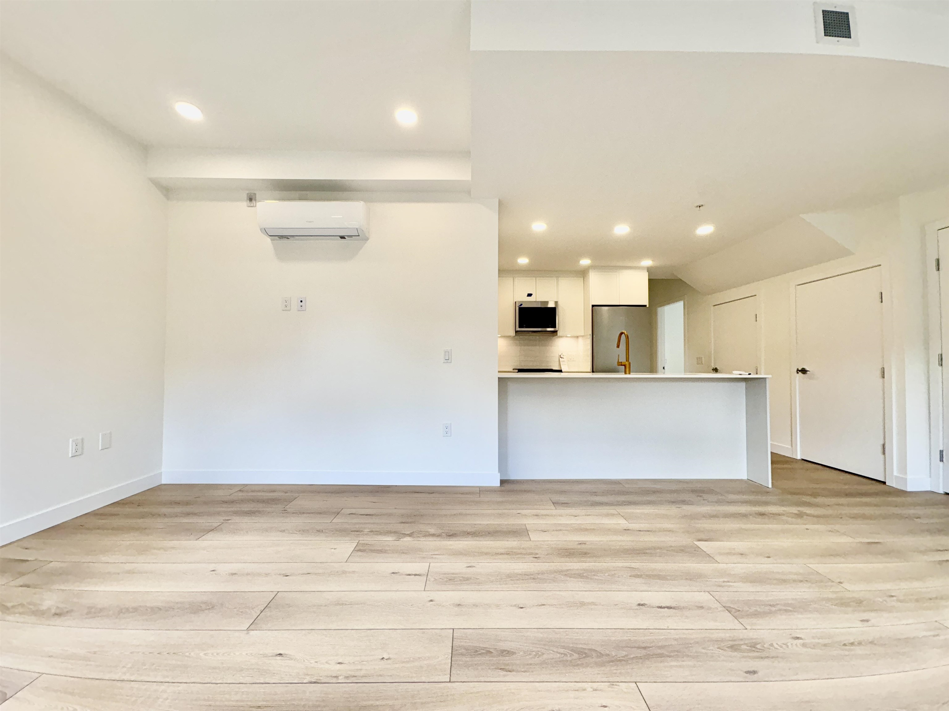 14 728 LEA AVENUE Unit: 14