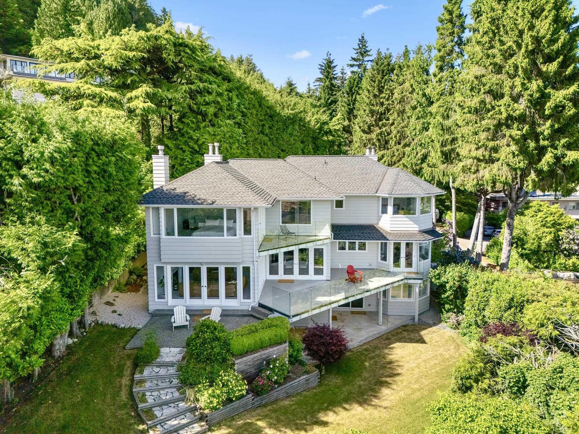 816 ANDERSON CRESCENT