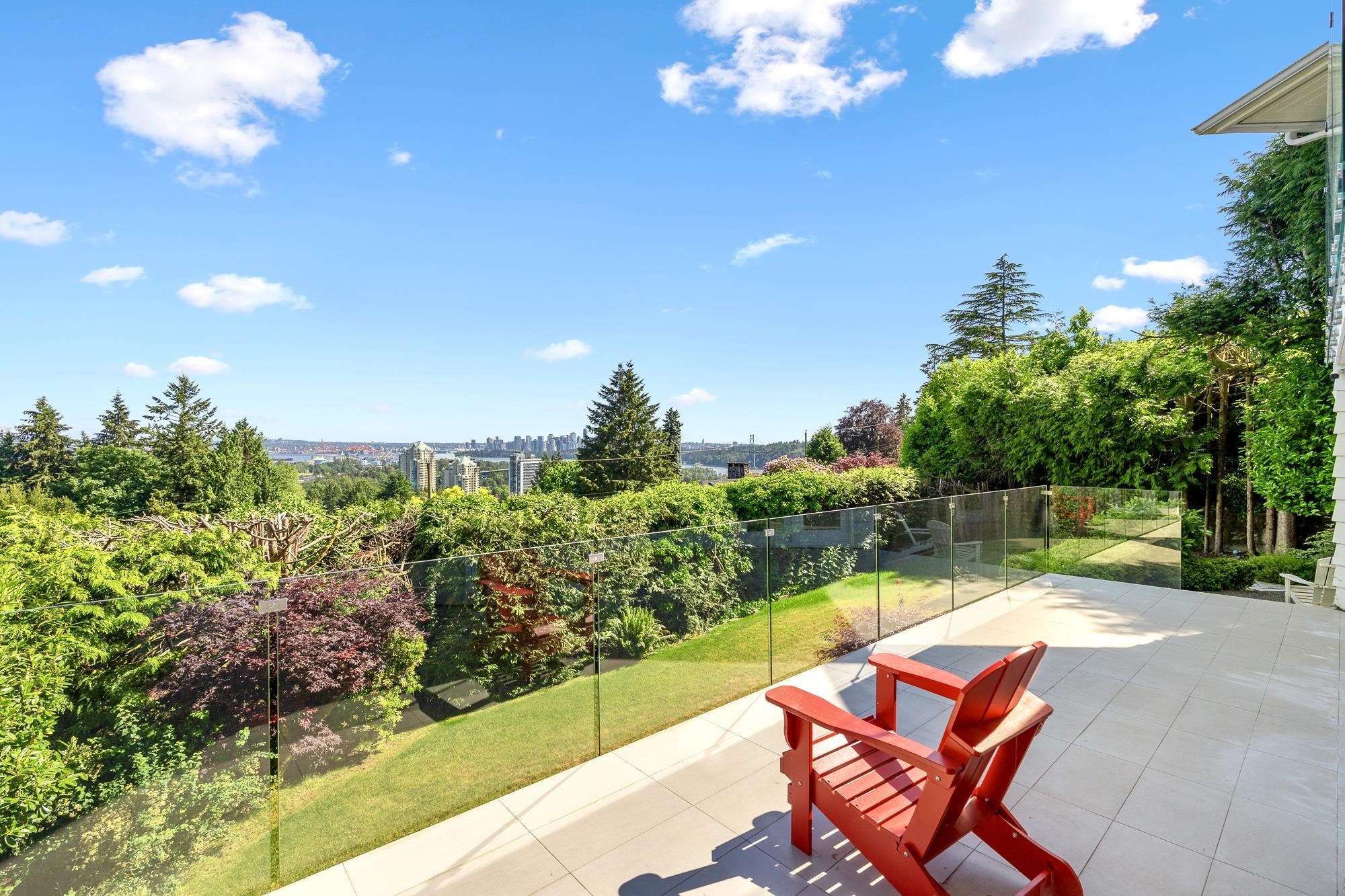 816 ANDERSON CRESCENT