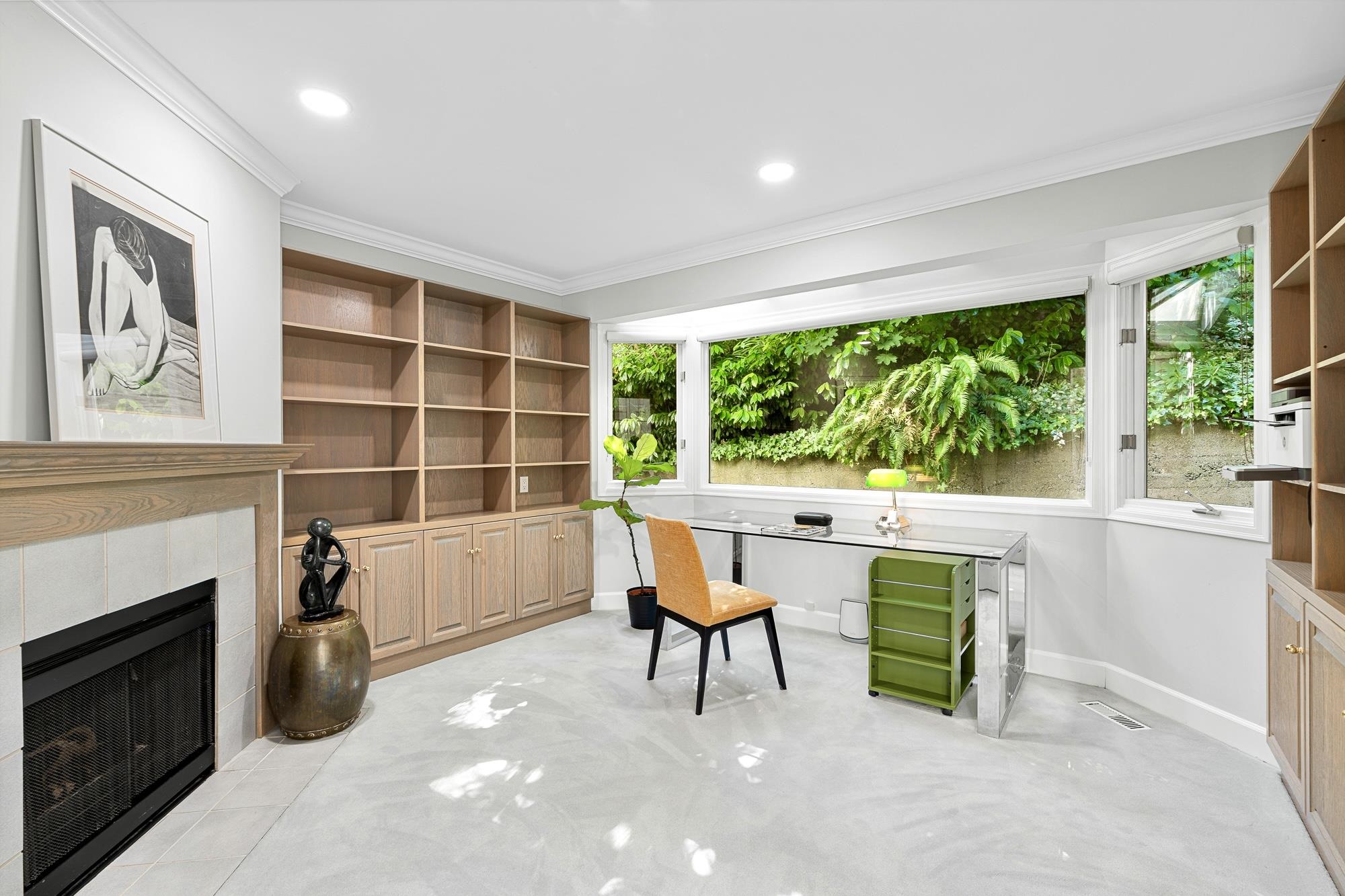 816 ANDERSON CRESCENT
