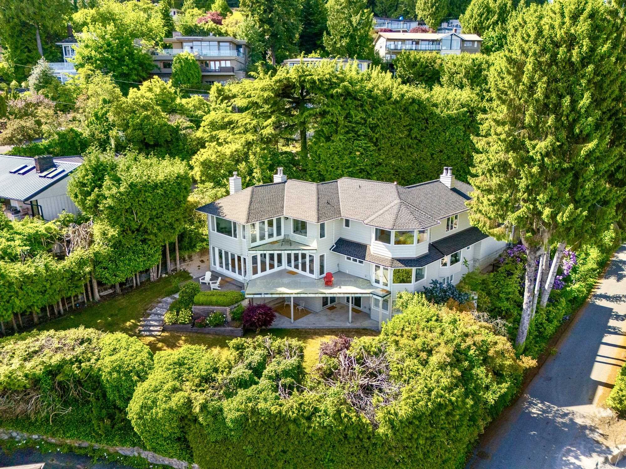 816 ANDERSON CRESCENT