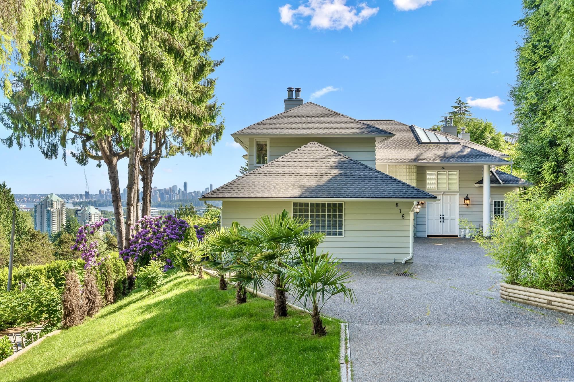 816 ANDERSON CRESCENT