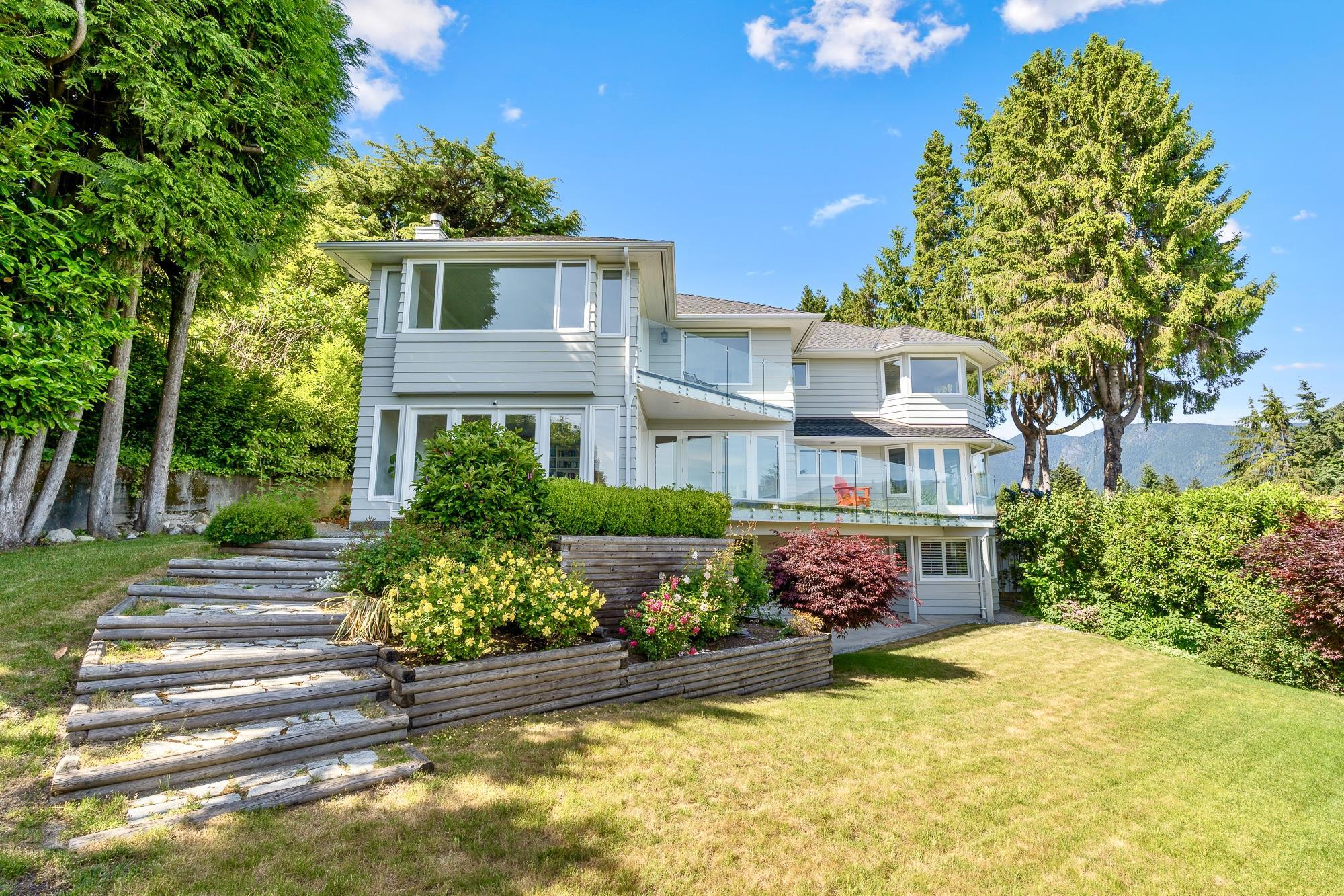 816 ANDERSON CRESCENT