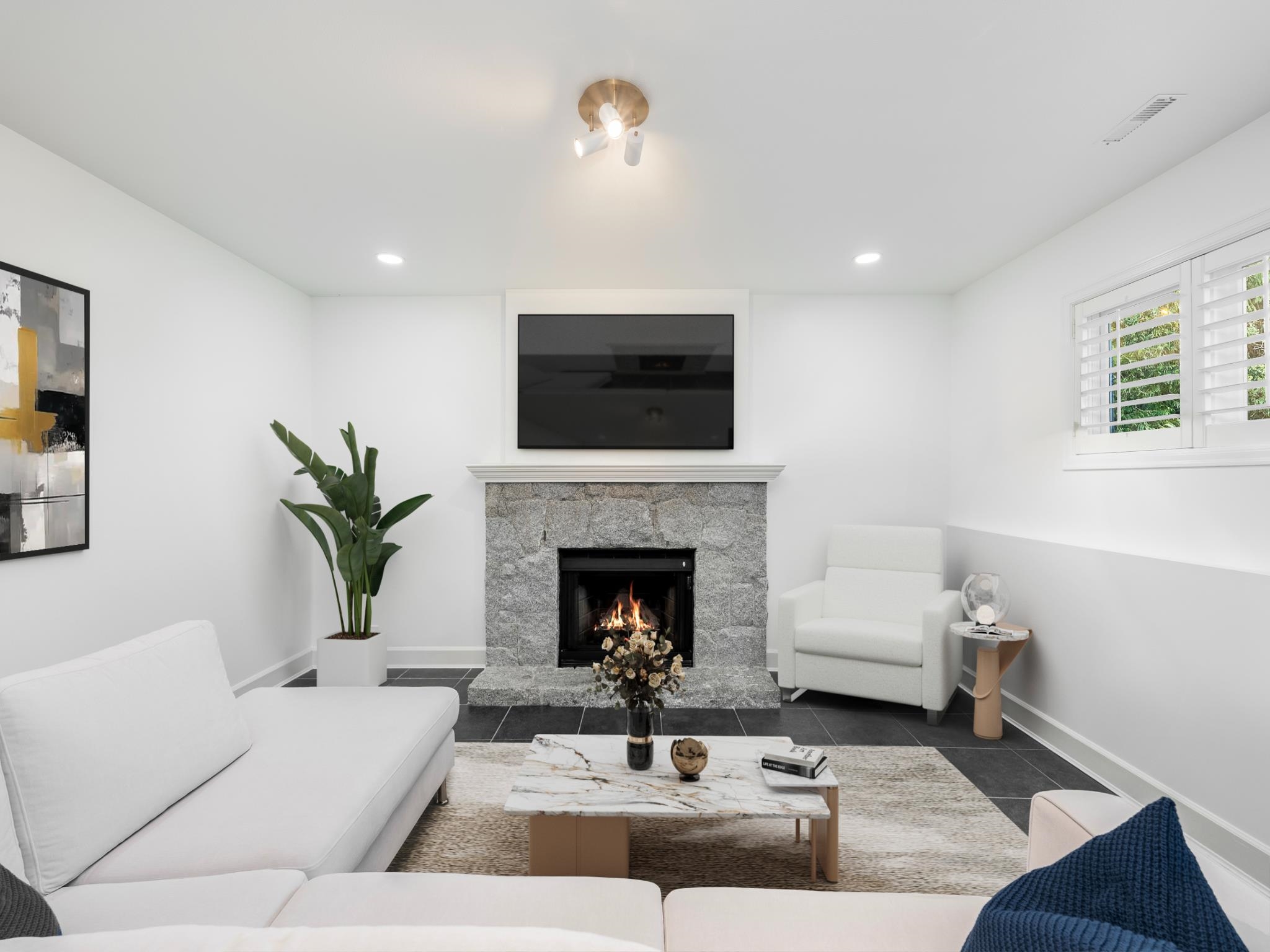 816 ANDERSON CRESCENT