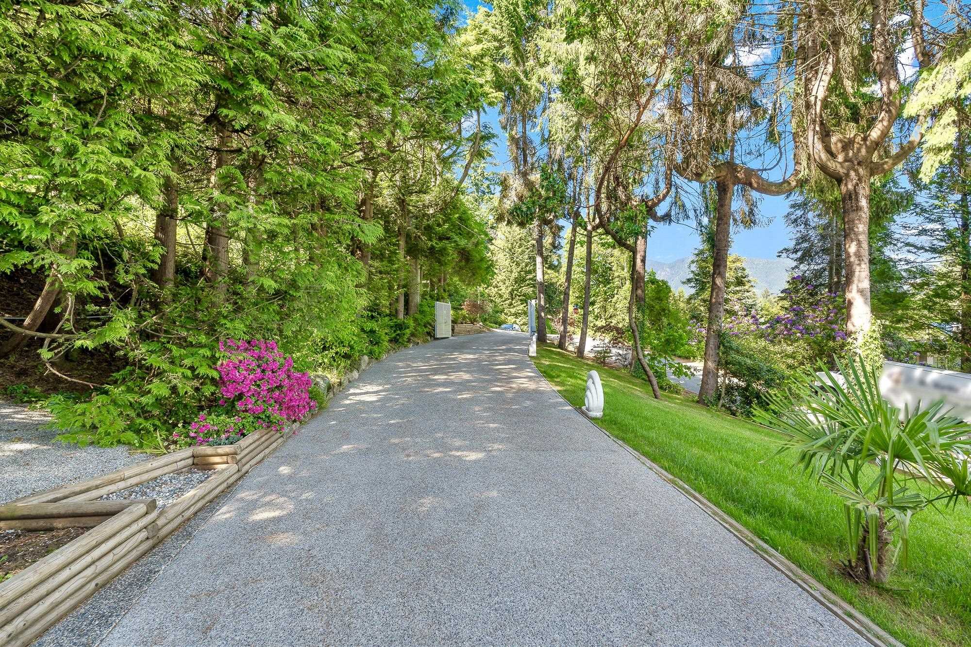 816 ANDERSON CRESCENT