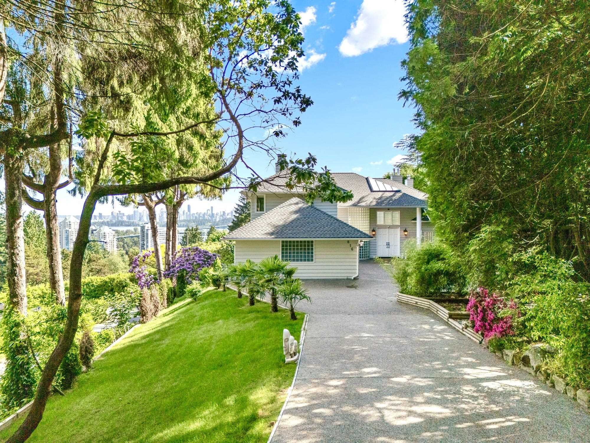 816 ANDERSON CRESCENT
