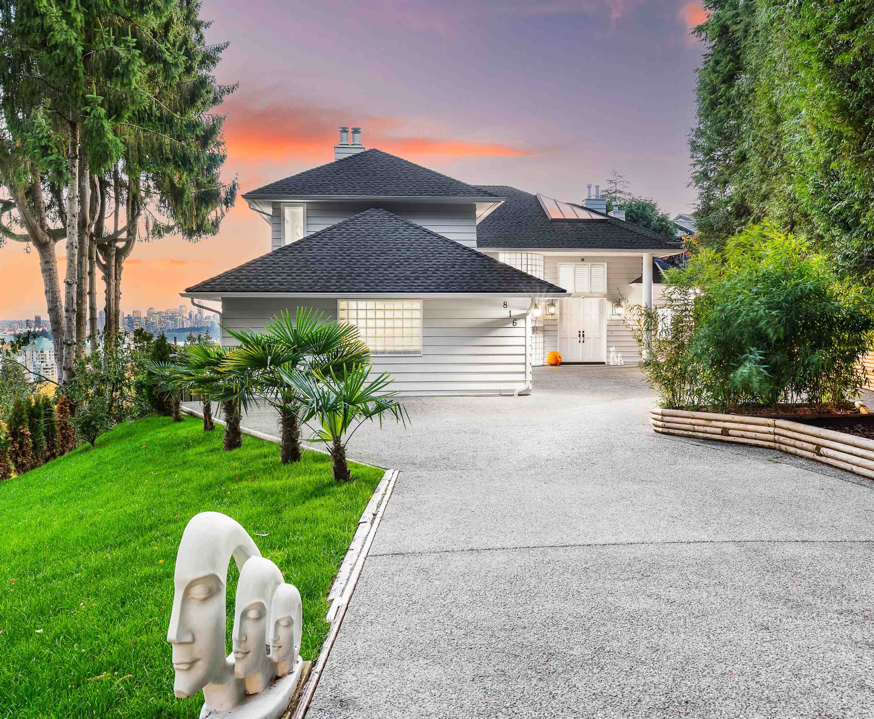 816 ANDERSON CRESCENT