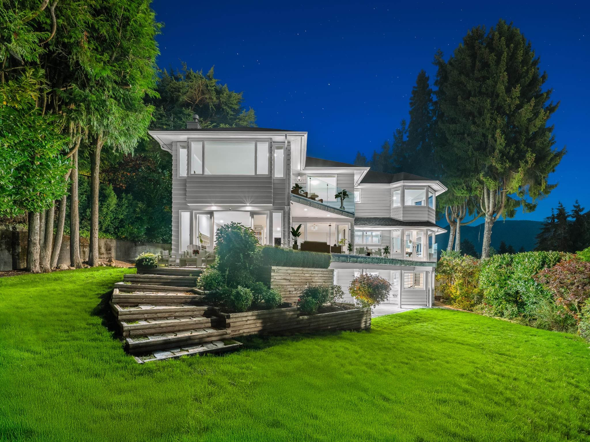 816 ANDERSON CRESCENT
