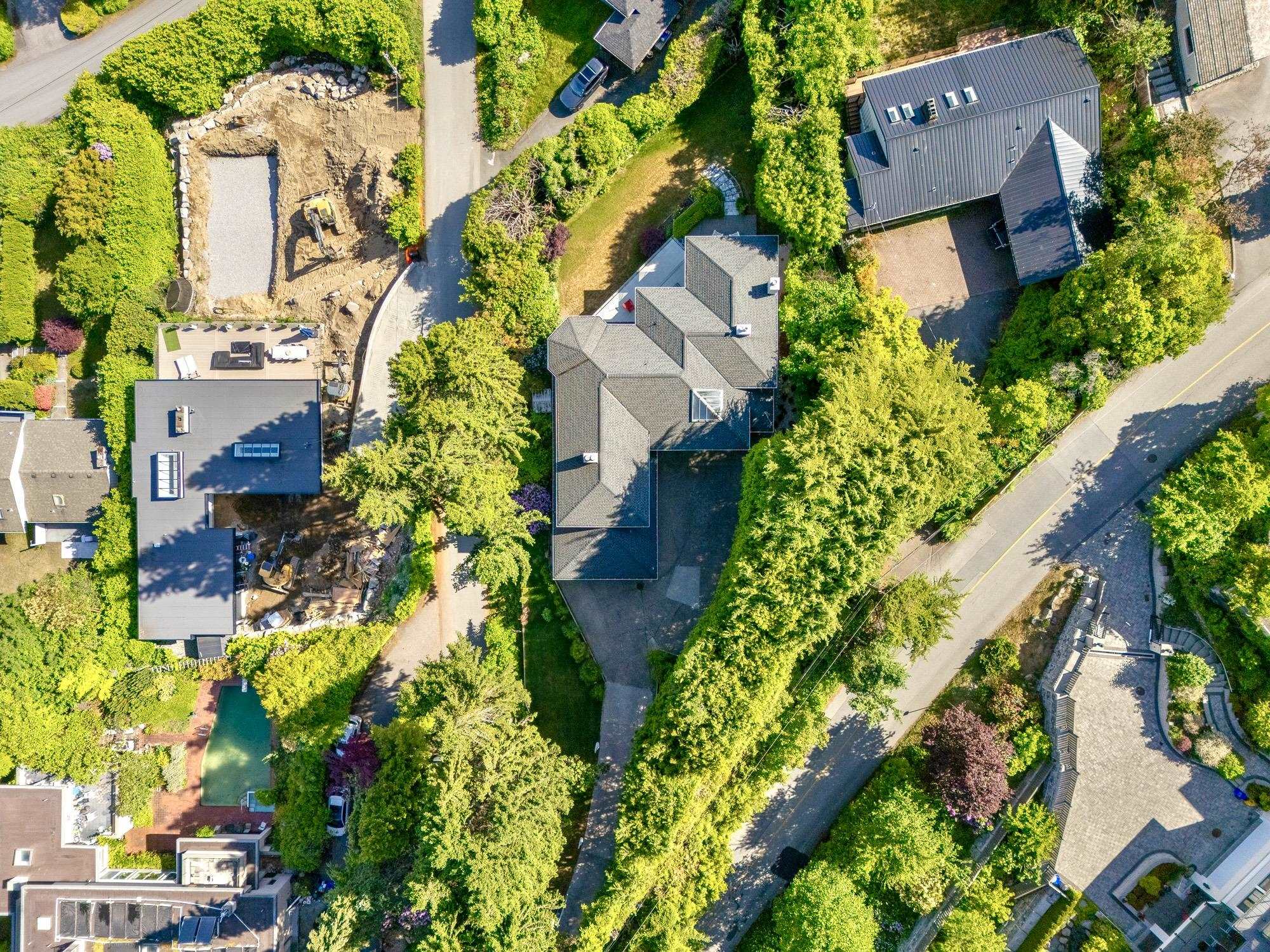 816 ANDERSON CRESCENT