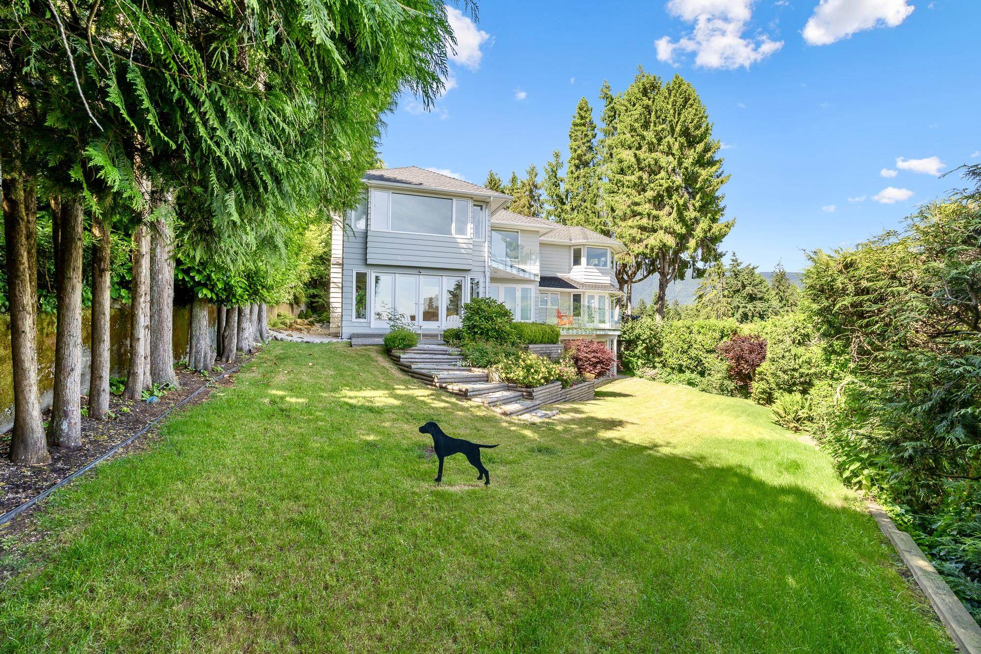 816 ANDERSON CRESCENT