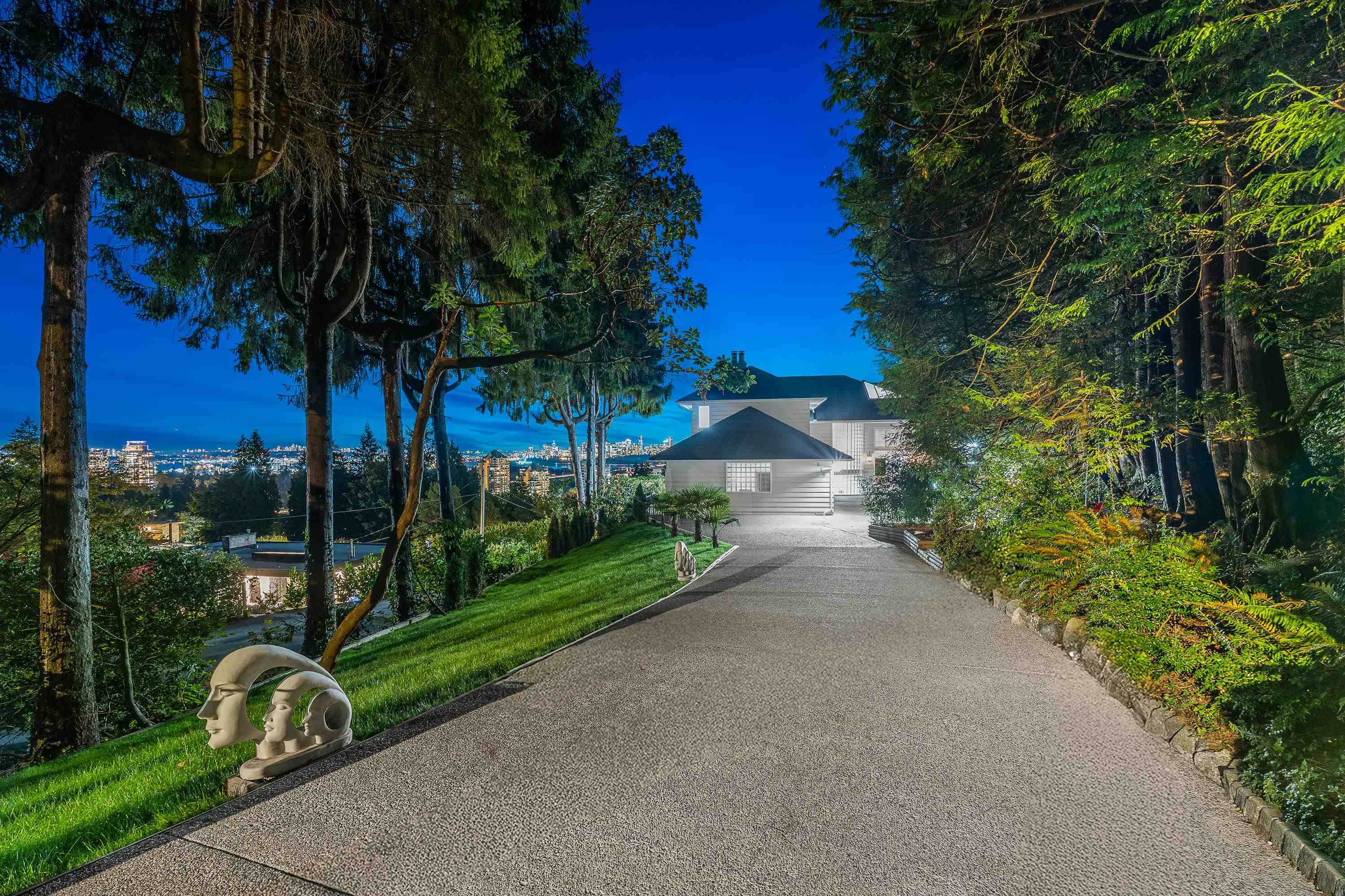 816 ANDERSON CRESCENT
