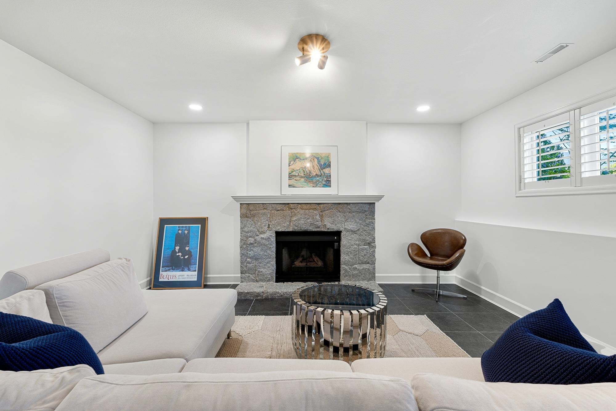 816 ANDERSON CRESCENT